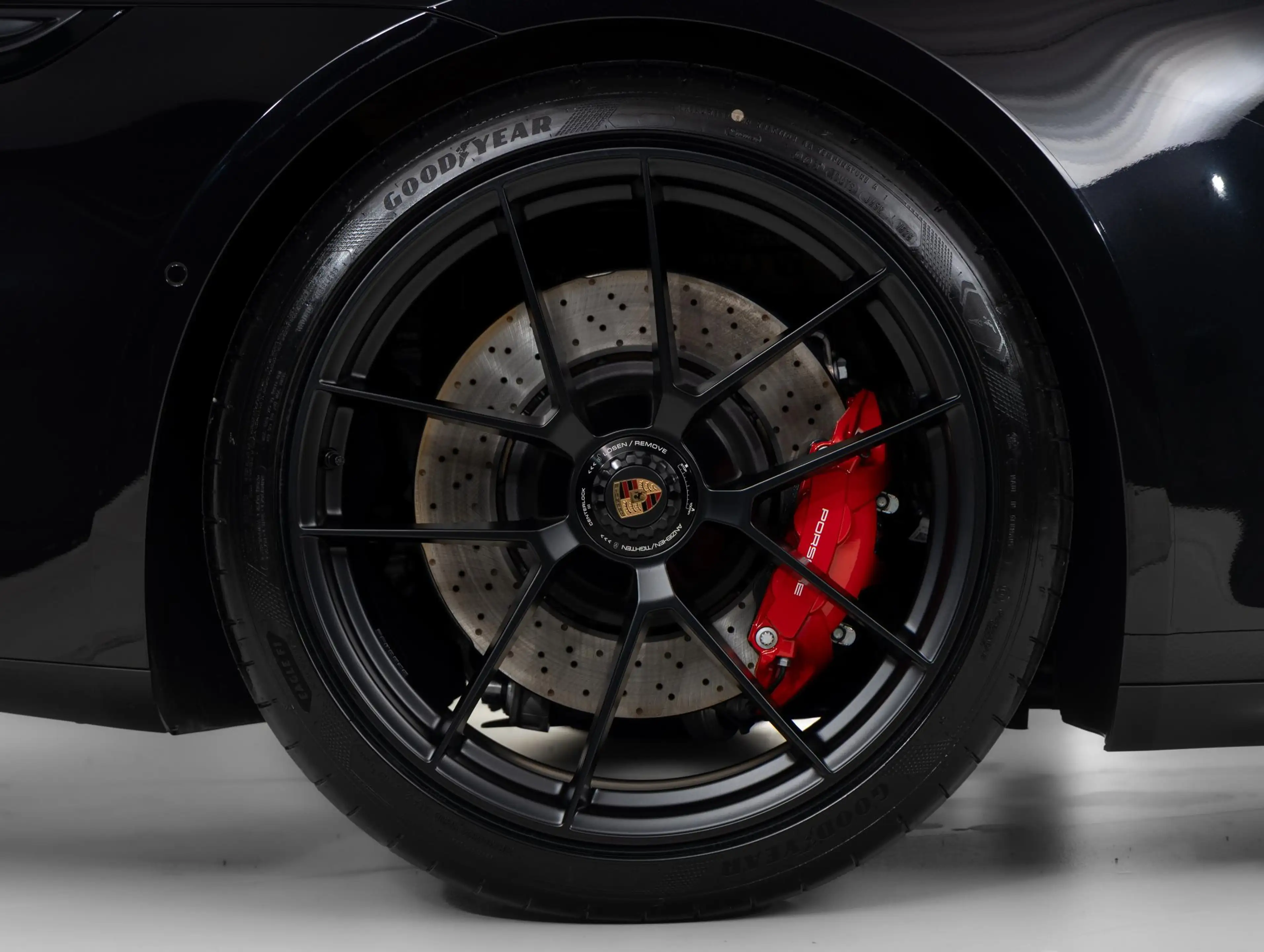 Porsche 992 Cabrio 3.6 T-Hybrid Carrera 4 GTS — photo 5