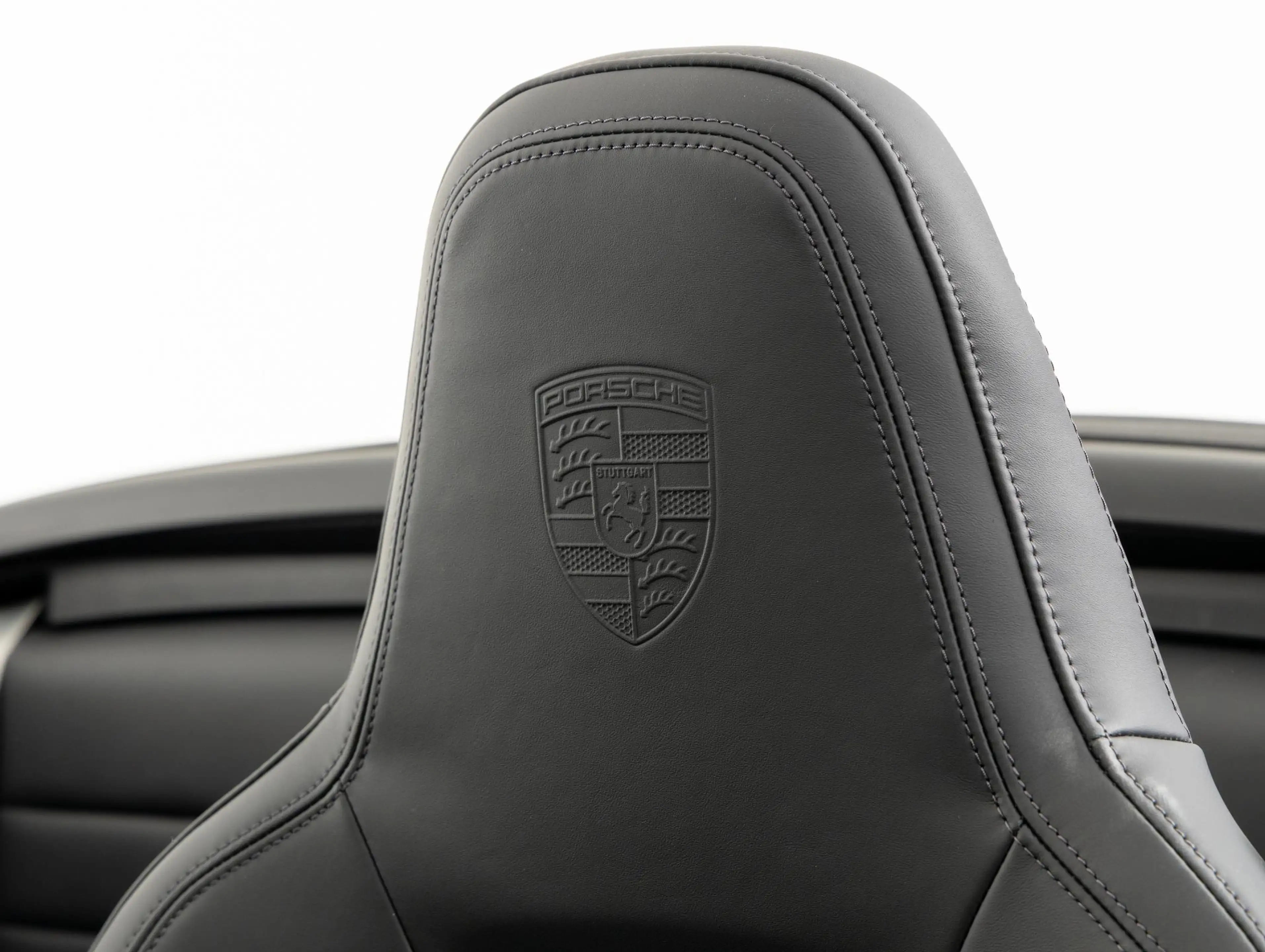 Porsche 992 Cabrio 3.6 T-Hybrid Carrera 4 GTS — photo 23