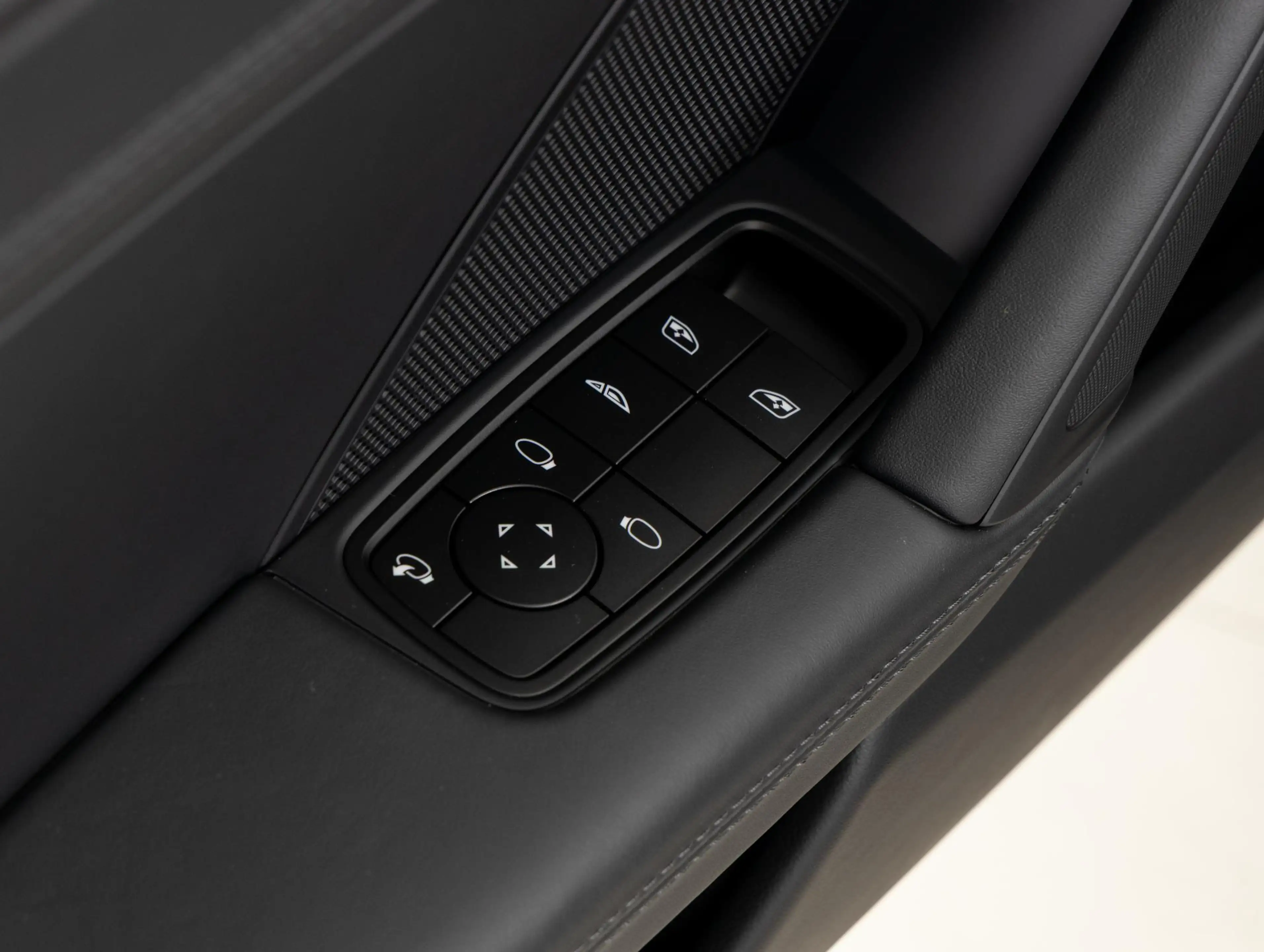 Porsche 992 Cabrio 3.6 T-Hybrid Carrera 4 GTS — photo 18