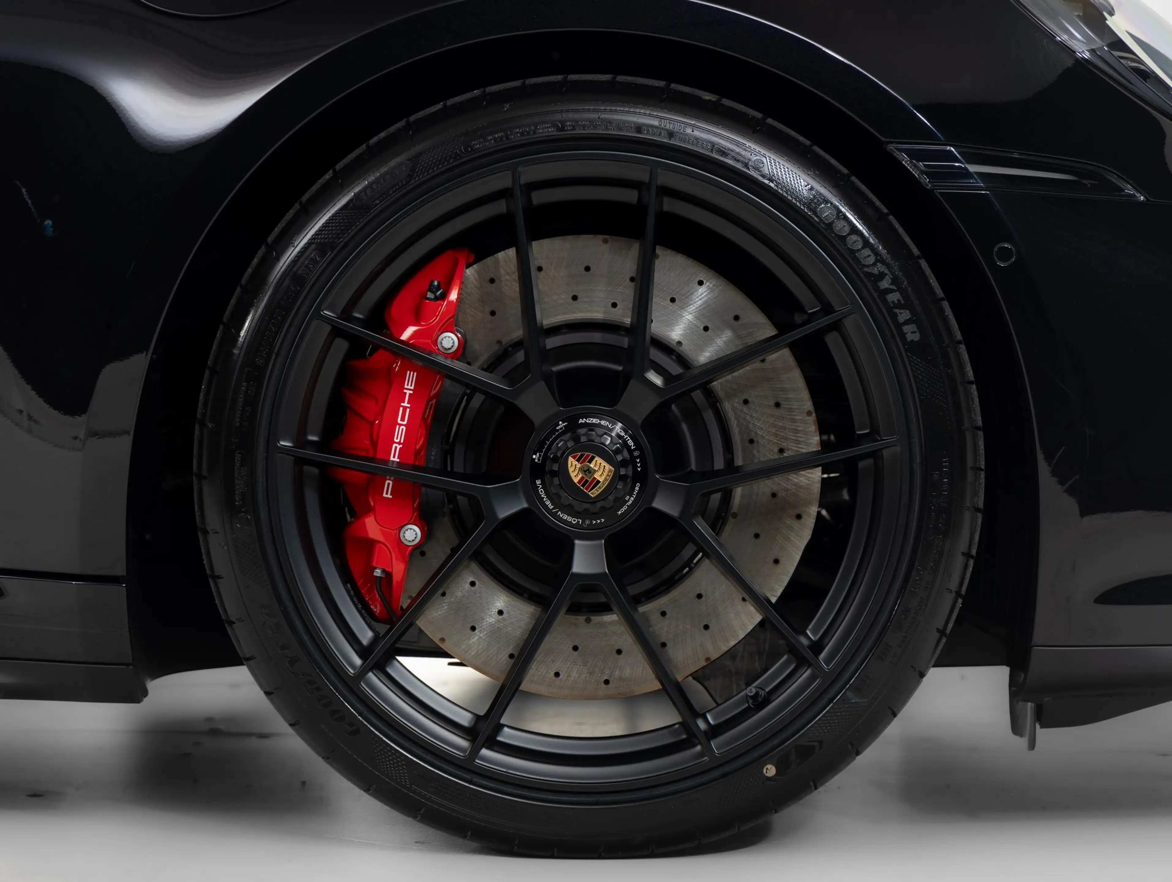 Porsche 992 Cabrio 3.6 T-Hybrid Carrera 4 GTS — photo 4
