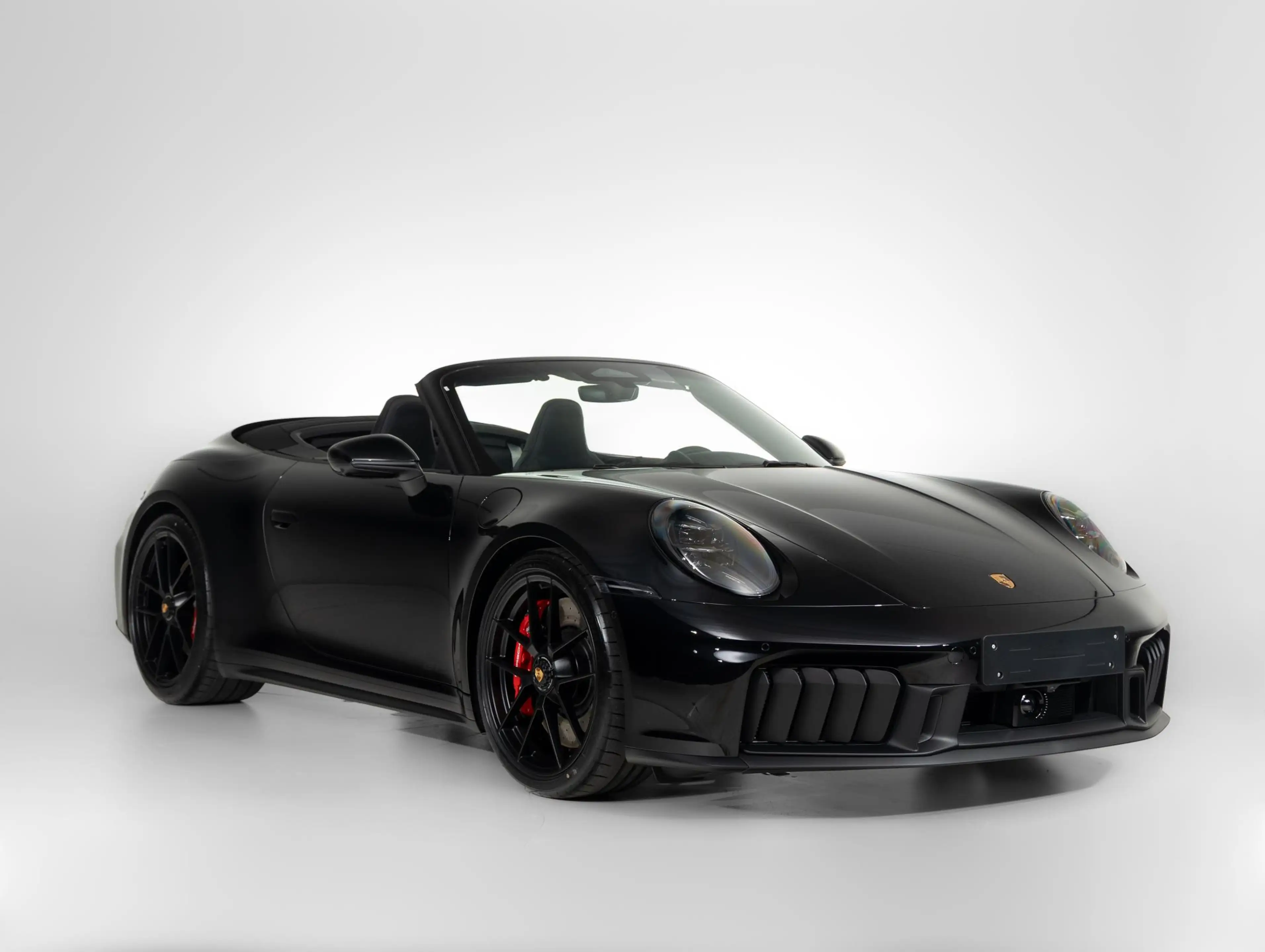 Porsche 992 Cabrio 3.6 T-Hybrid Carrera 4 GTS — photo 36