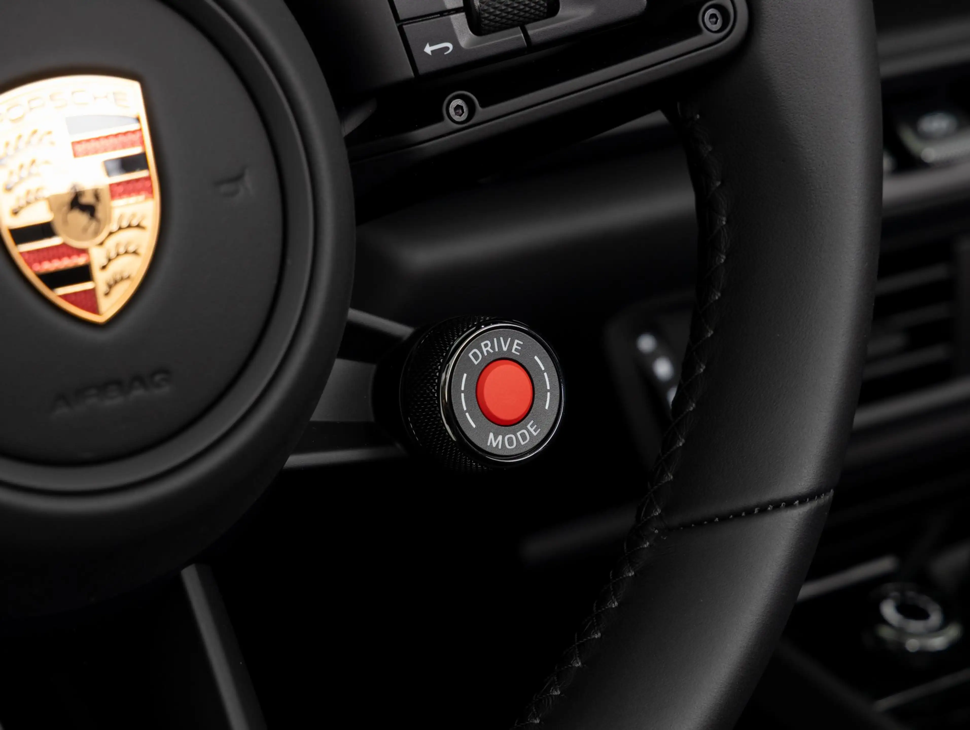 Porsche 992 Cabrio 3.6 T-Hybrid Carrera 4 GTS — photo 16