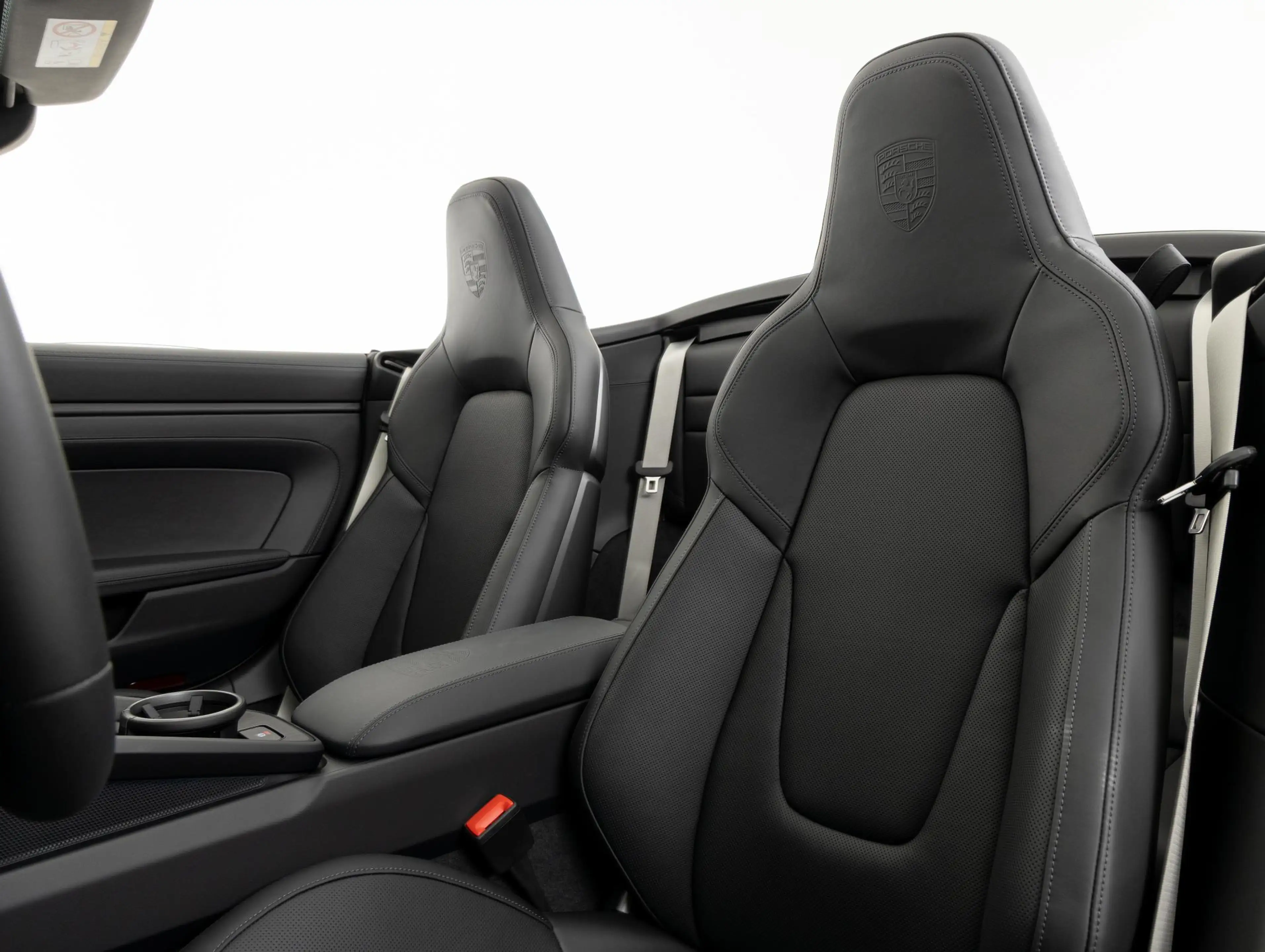 Porsche 992 Cabrio 3.6 T-Hybrid Carrera 4 GTS — photo 34