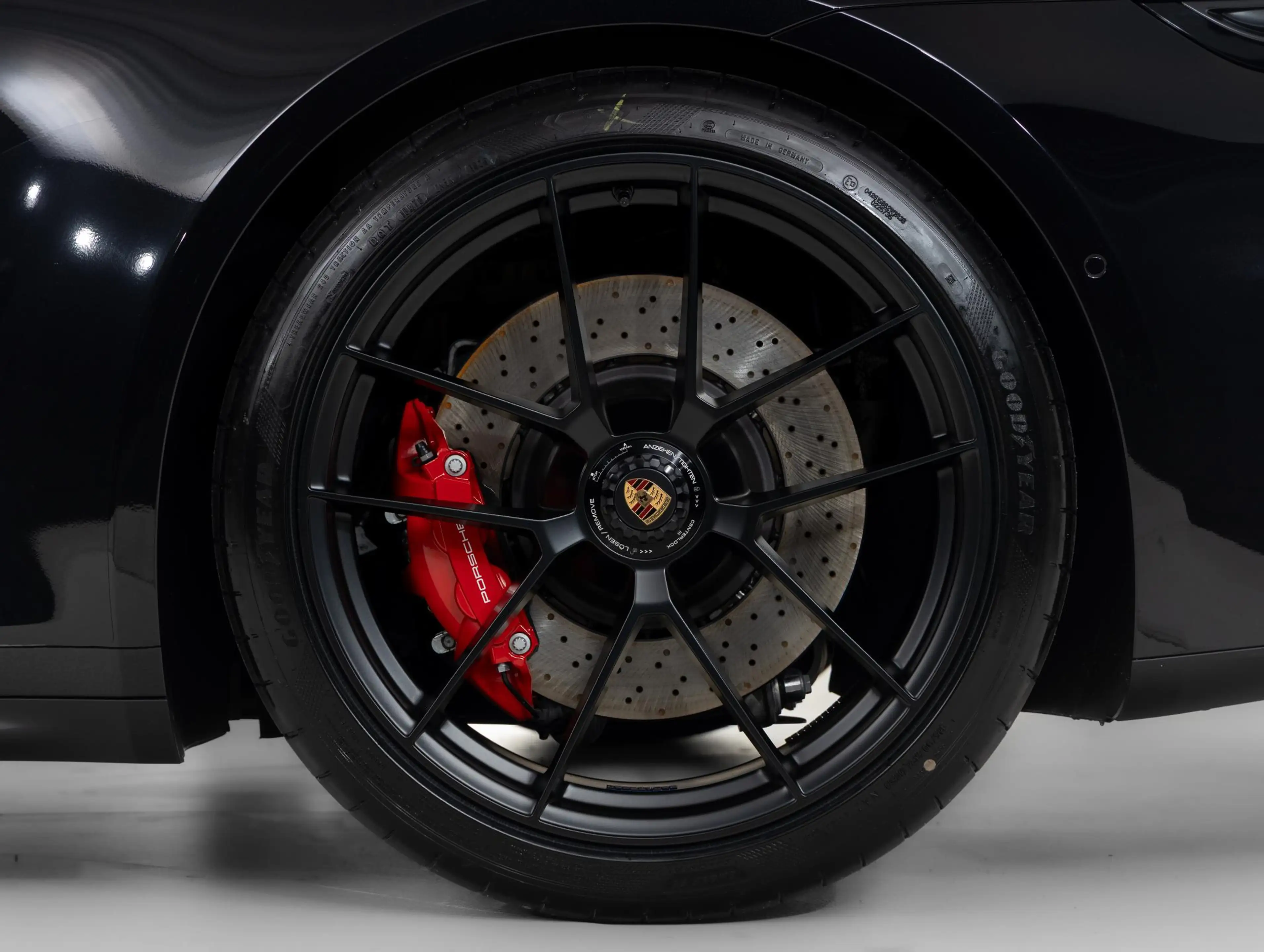 Porsche 992 Cabrio 3.6 T-Hybrid Carrera 4 GTS — photo 29
