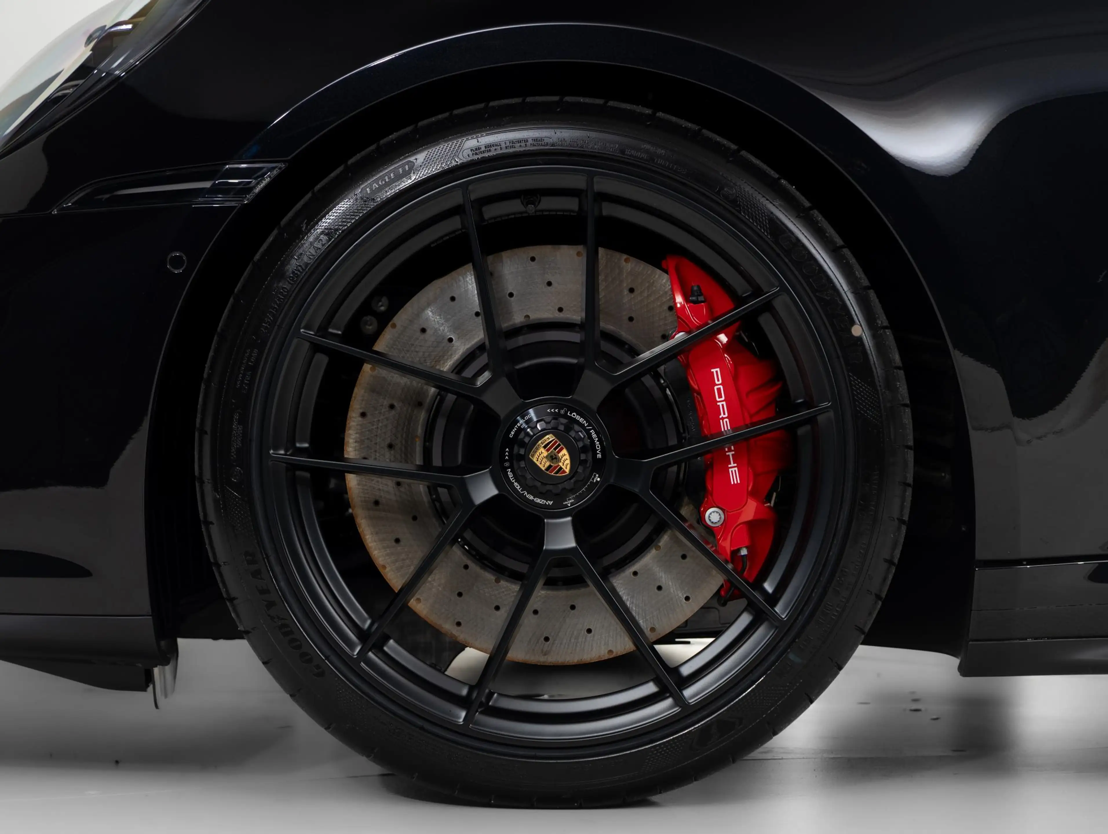 Porsche 992 Cabrio 3.6 T-Hybrid Carrera 4 GTS — photo 30
