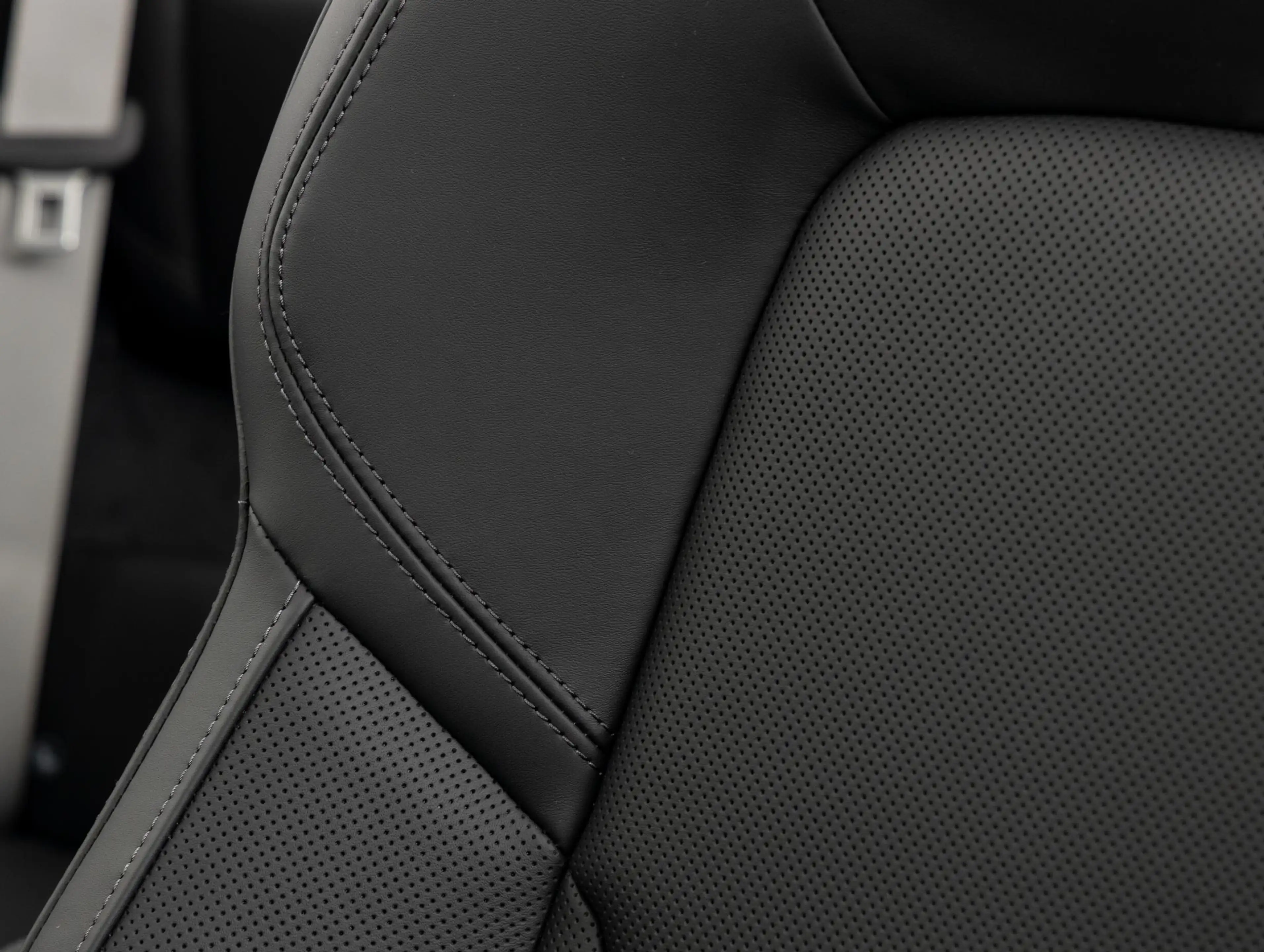 Porsche 992 Cabrio 3.6 T-Hybrid Carrera 4 GTS — photo 24
