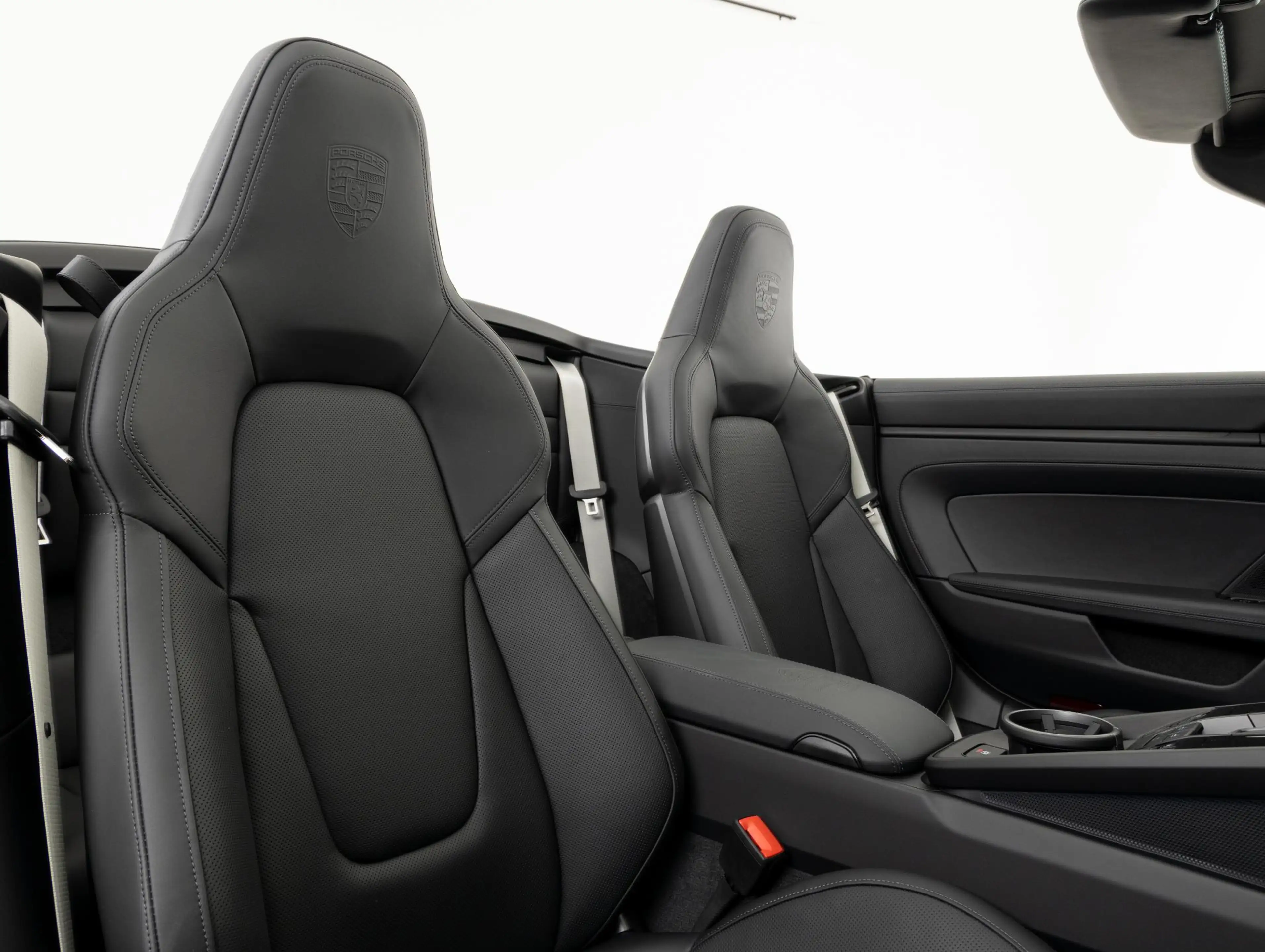 Porsche 992 Cabrio 3.6 T-Hybrid Carrera 4 GTS — photo 39
