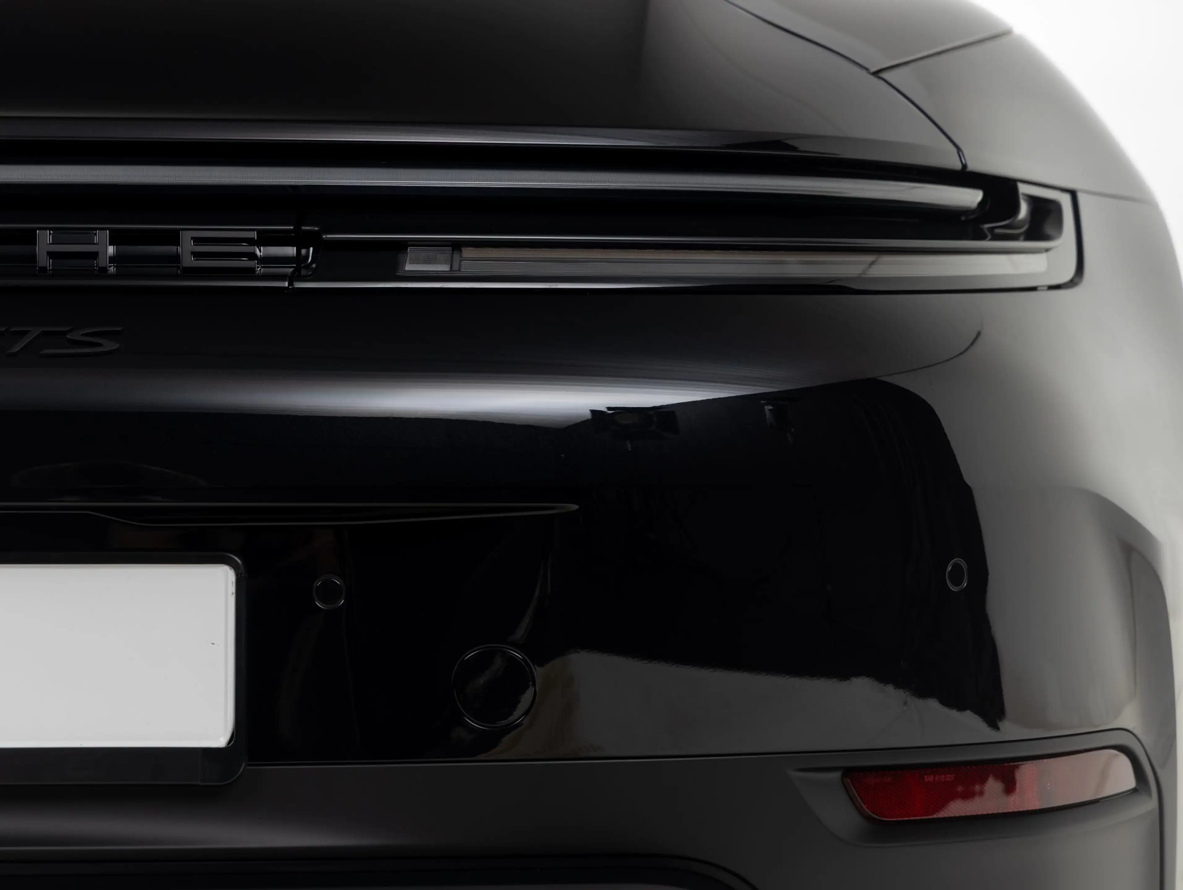 Porsche 992 Cabrio 3.6 T-Hybrid Carrera 4 GTS — photo 13
