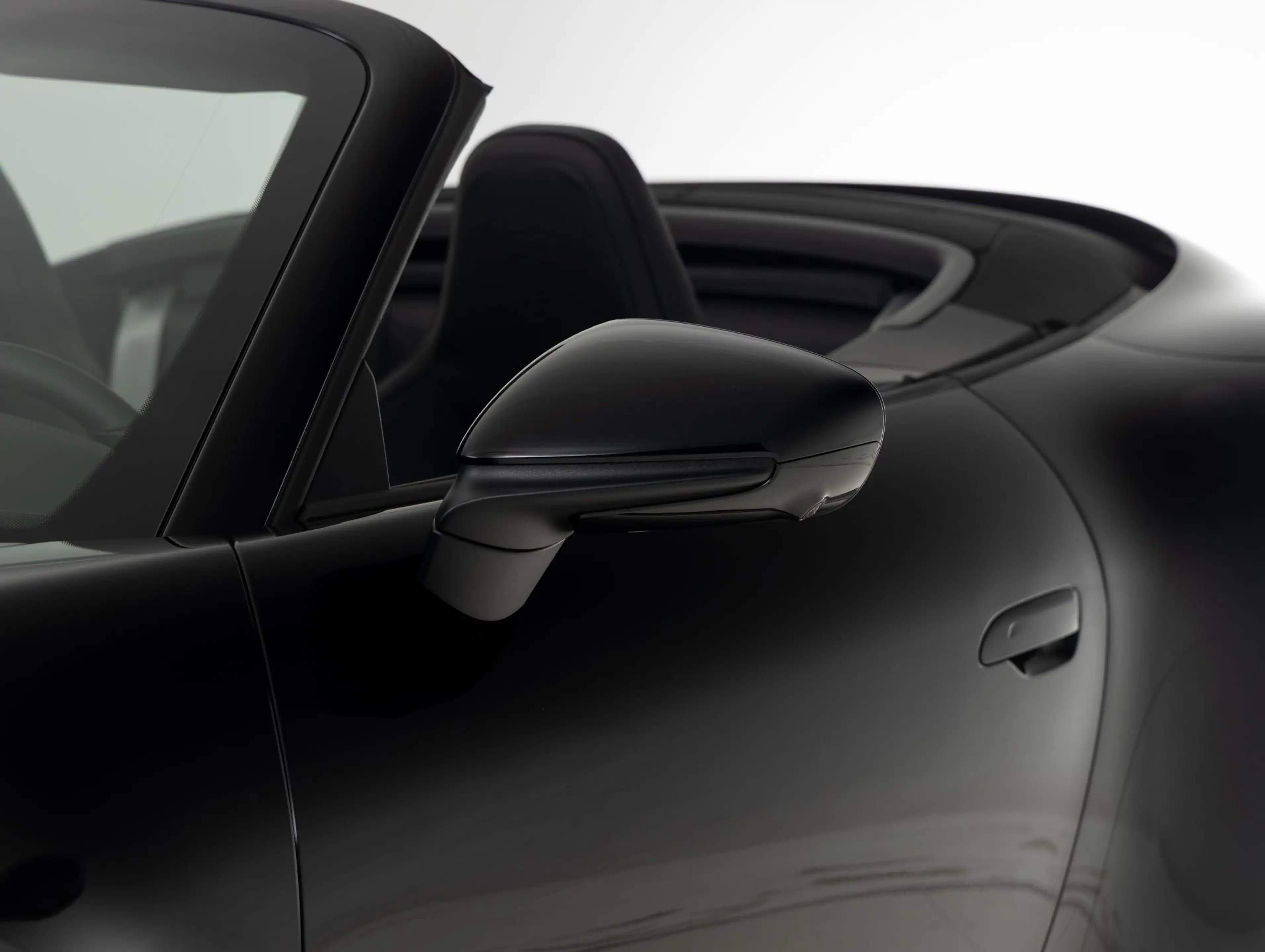 Porsche 992 Cabrio 3.6 T-Hybrid Carrera 4 GTS — photo 8