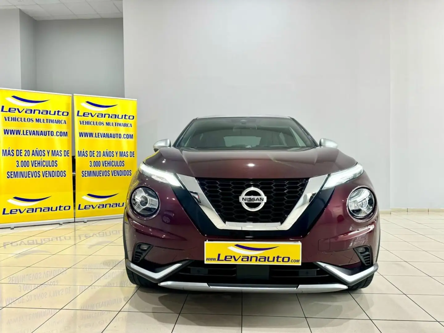 Nissan Juke 1.0 DIG-T N-Design Chic 4x2 114 Violett - 2