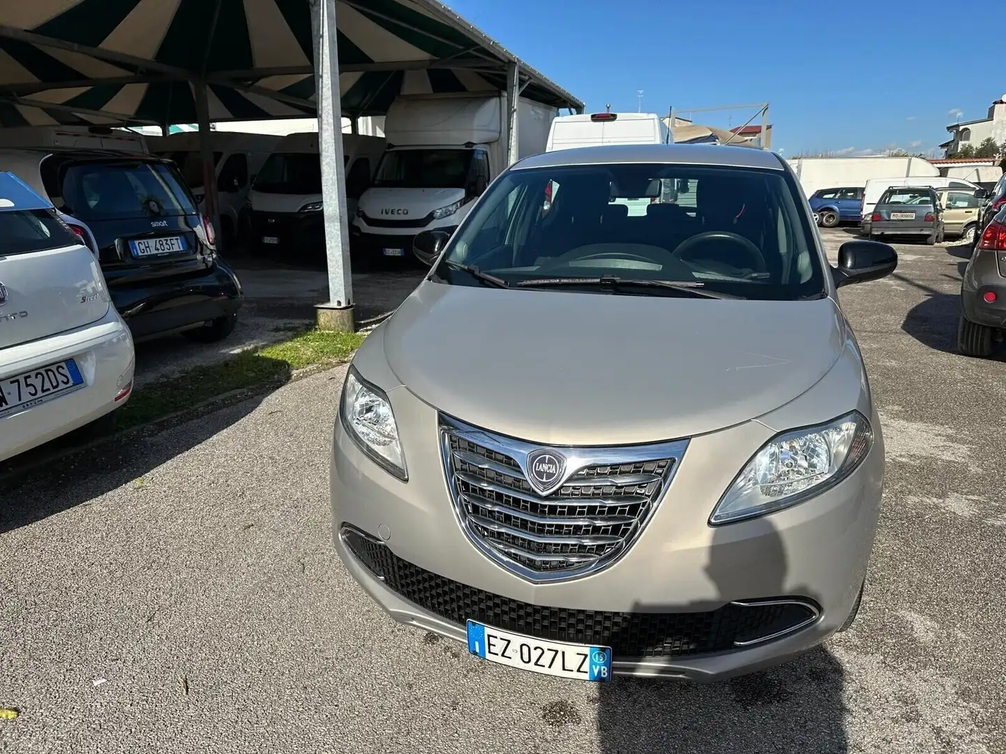 Lancia Ypsilon 1.2 69 CV 5 porte Gold Beige - 1