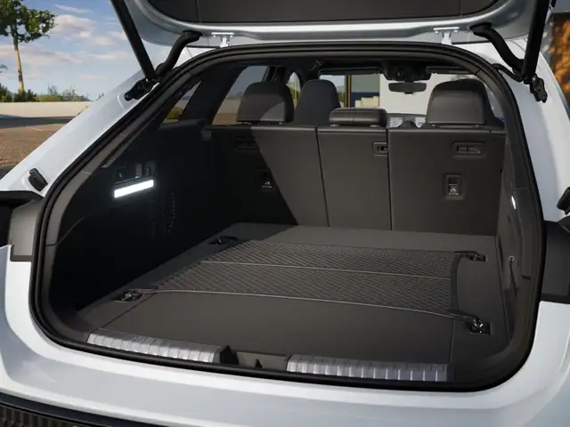 Audi A6 view 12