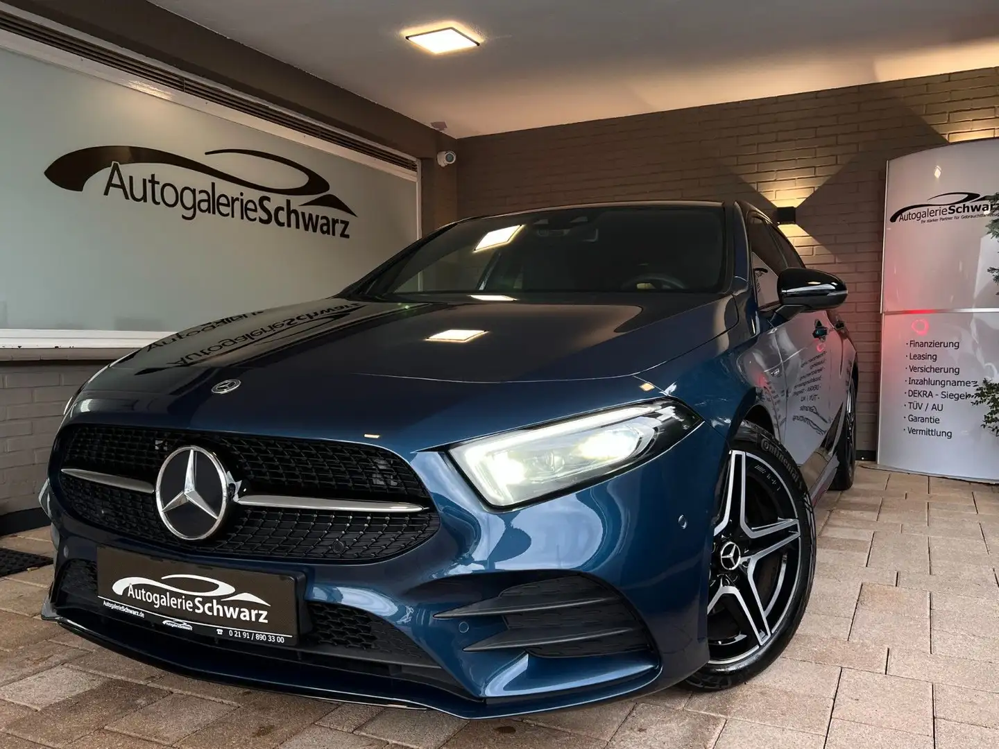 Mercedes-Benz A 220 d 4Matic 8G AMG NIGHT M-BEAM AUG-REAL PANO Blauw - 1