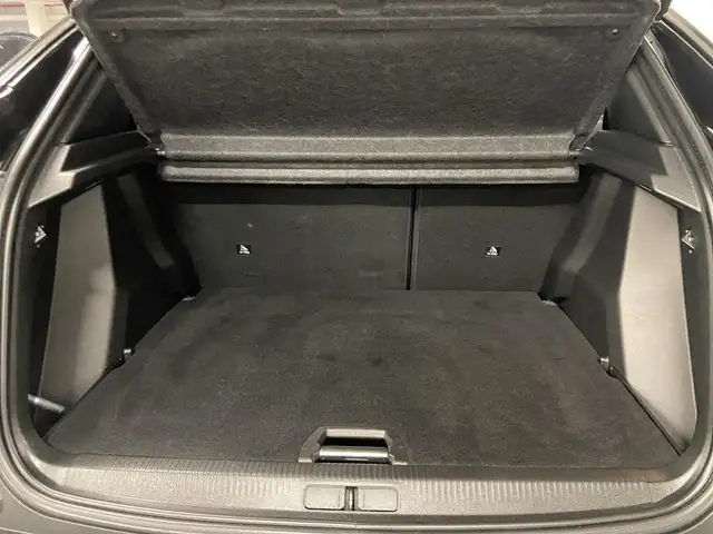 Peugeot 2008 view 9
