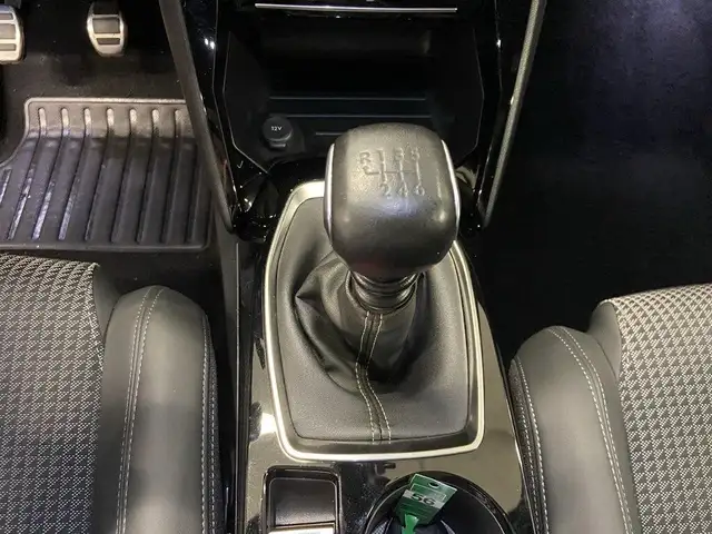 Peugeot 2008 view 12