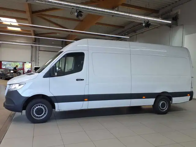 Mercedes-Benz Sprinter view 6