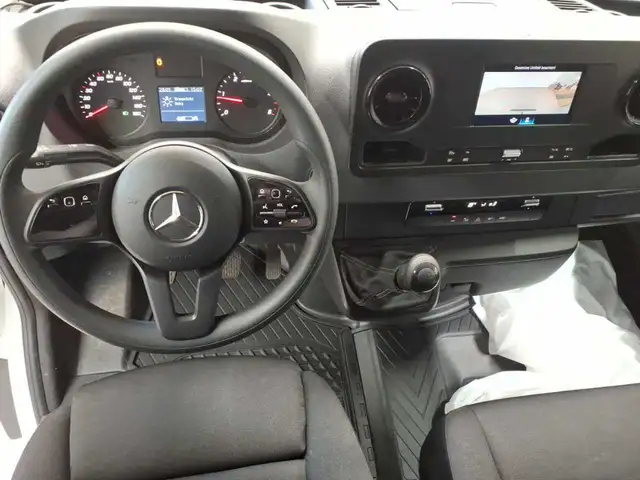 Mercedes-Benz Sprinter view 12
