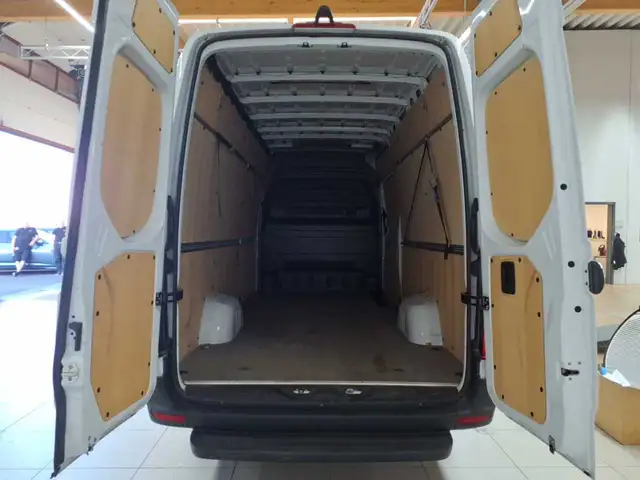 Mercedes-Benz Sprinter view 10