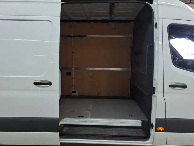 Mercedes-Benz Sprinter view 8