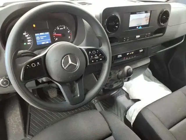 Mercedes-Benz Sprinter view 11
