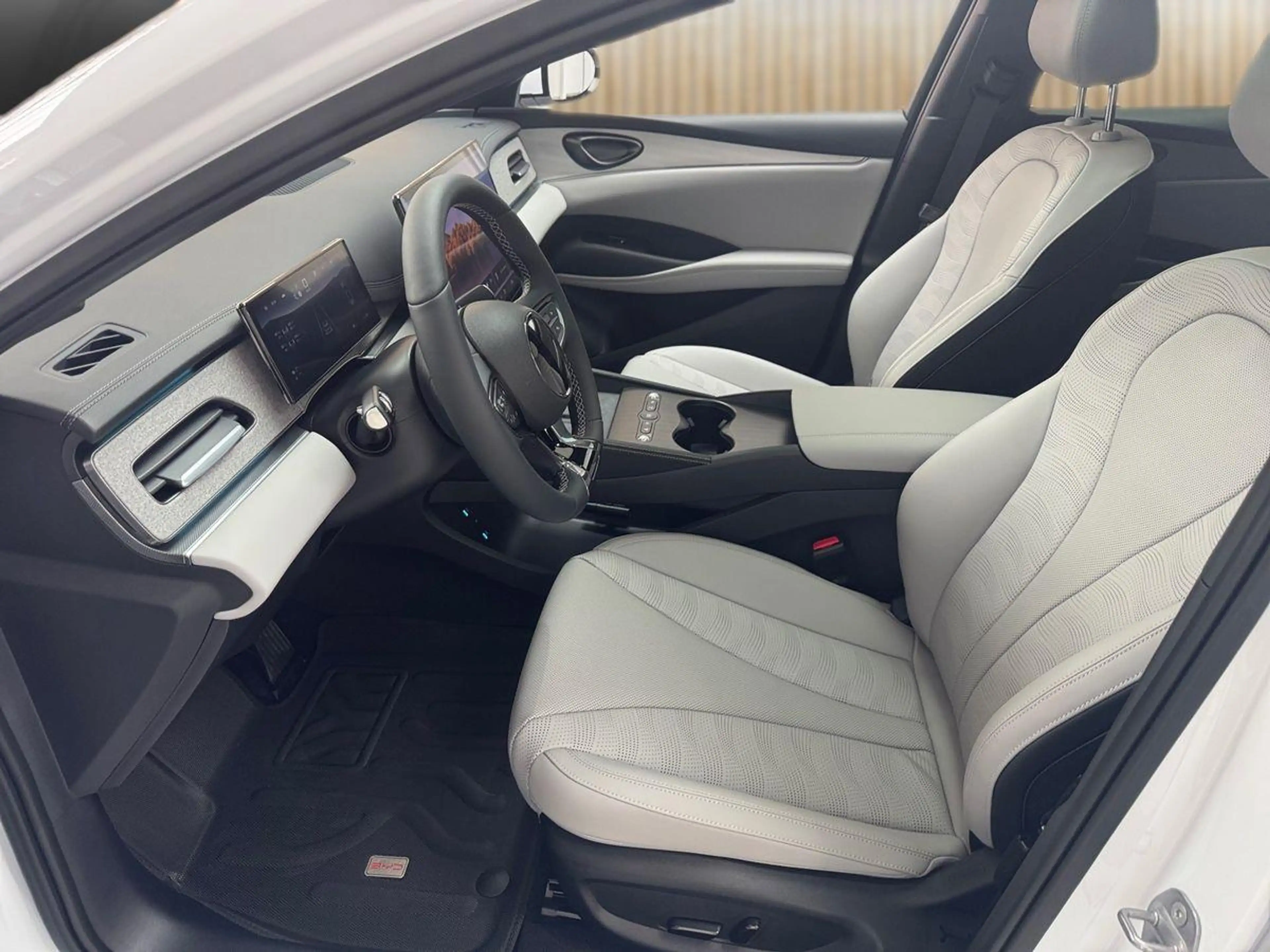 BYD Seal 6 Touring 1.5 PHEV DM-i 156 kW Comfort — photo 8