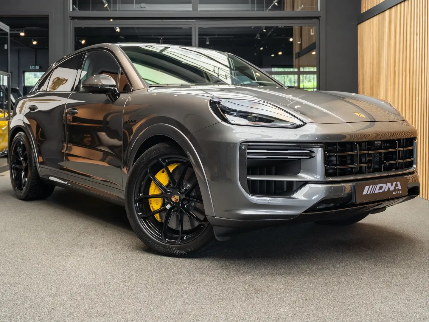 Porsche Cayenne Coupé Turbo E-Hybrid Vol Carbon 4.0 Turbo E-Hybrid Gris - 1