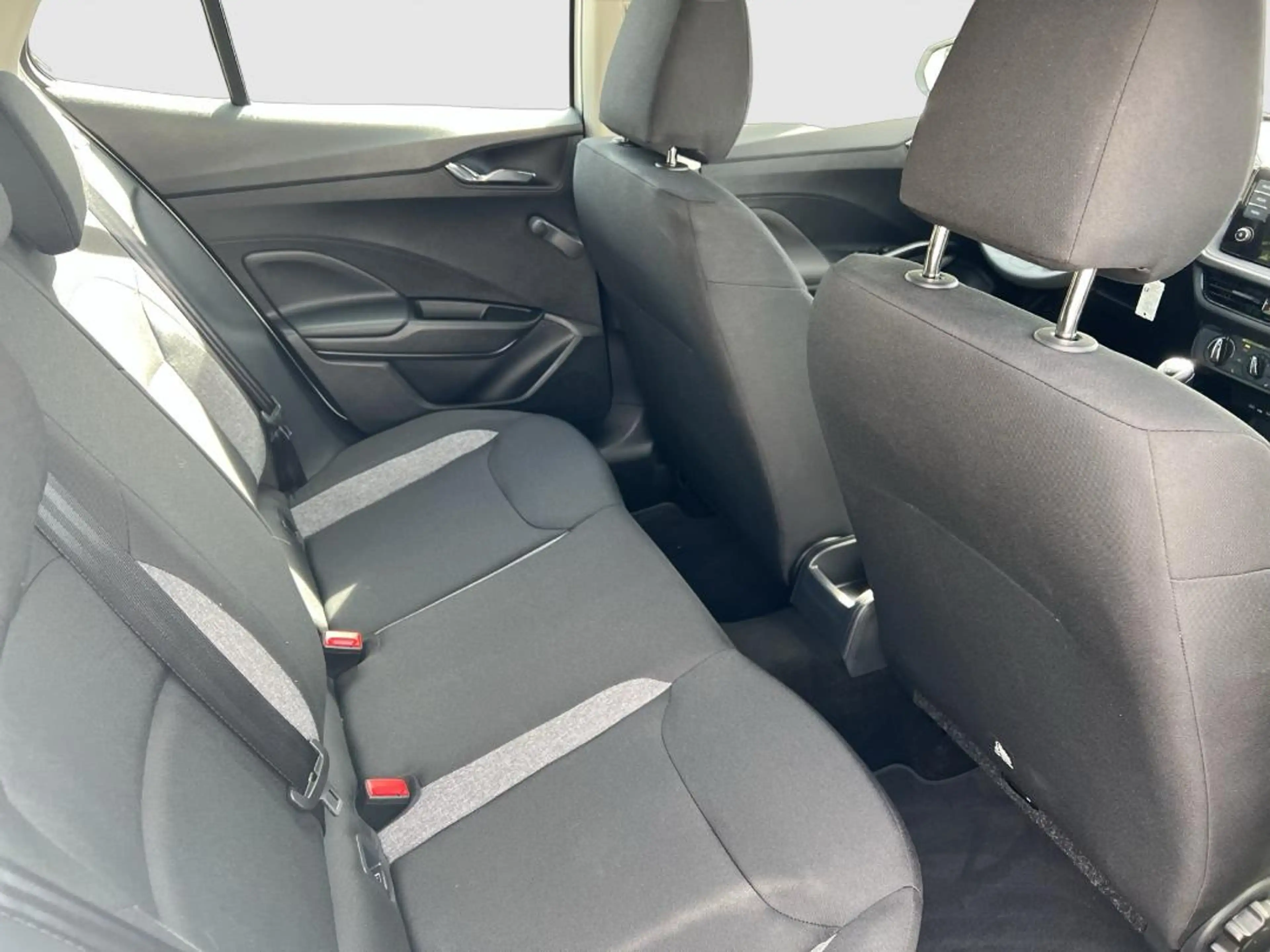 Skoda Fabia Active 1.0 80PS BT+PDC+SITZHEIZUNG+5-GANG — photo 14