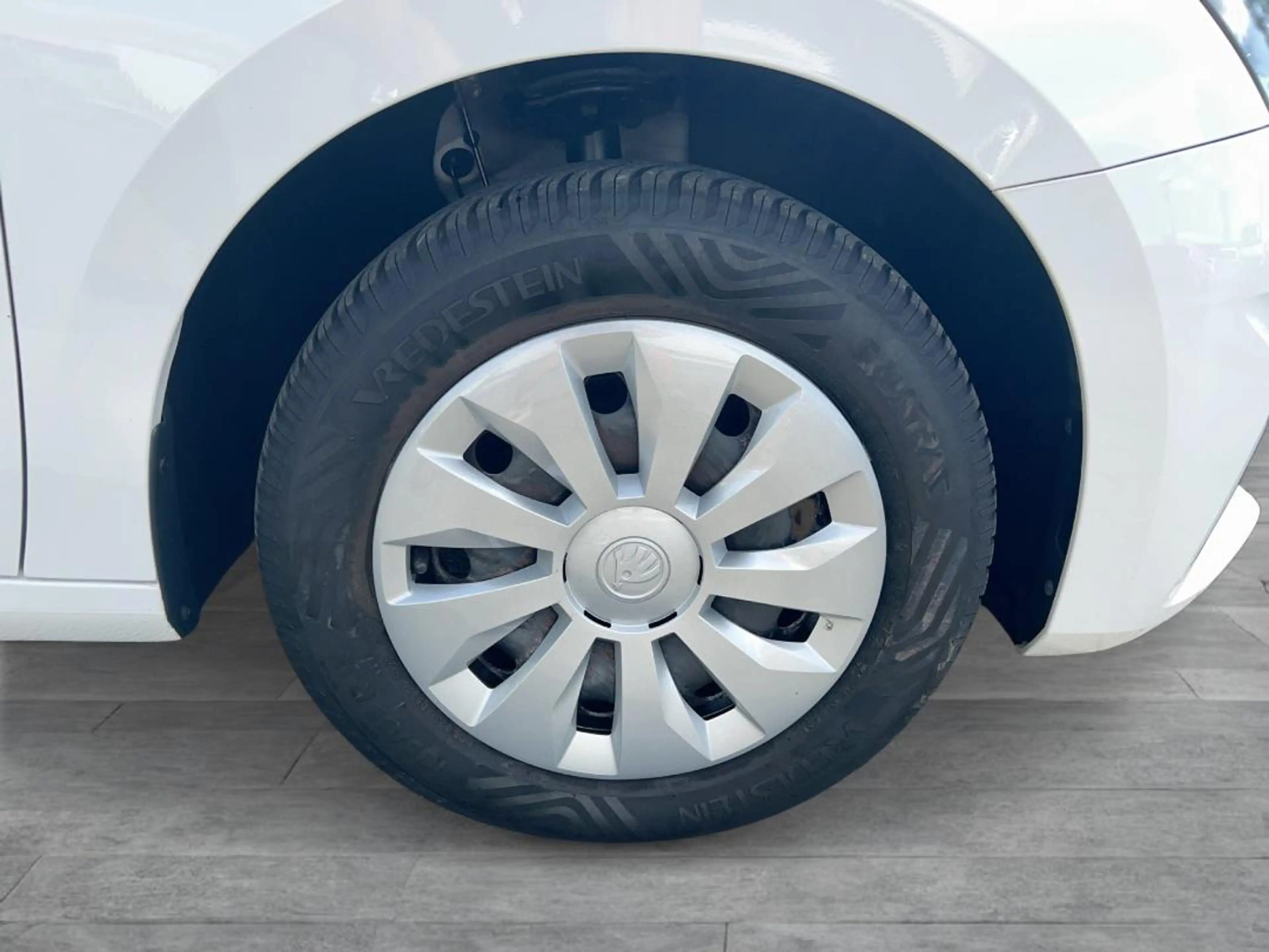 Skoda Fabia Active 1.0 80PS BT+PDC+SITZHEIZUNG+5-GANG — photo 7