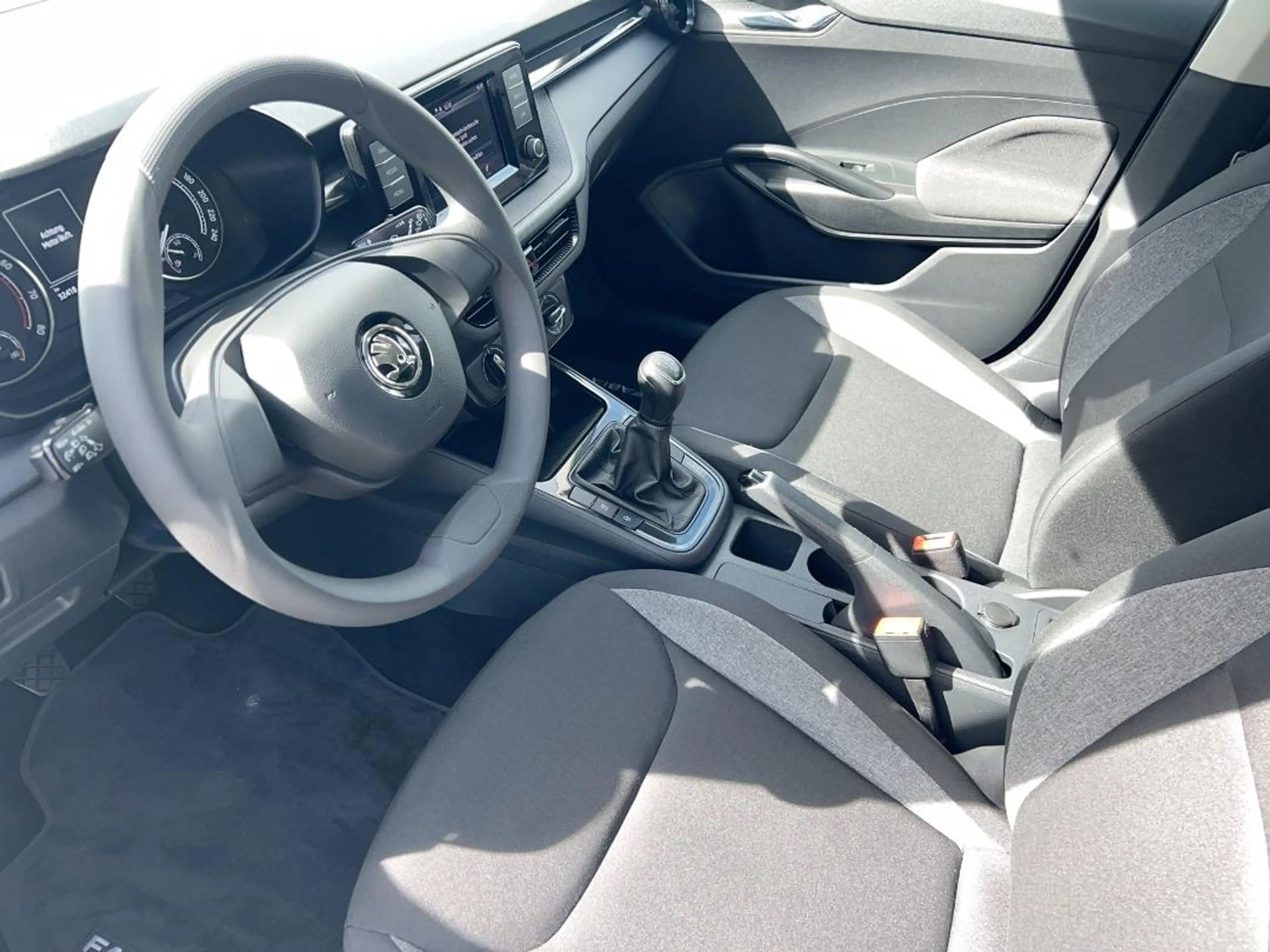 Skoda Fabia Active 1.0 80PS BT+PDC+SITZHEIZUNG+5-GANG — photo 9