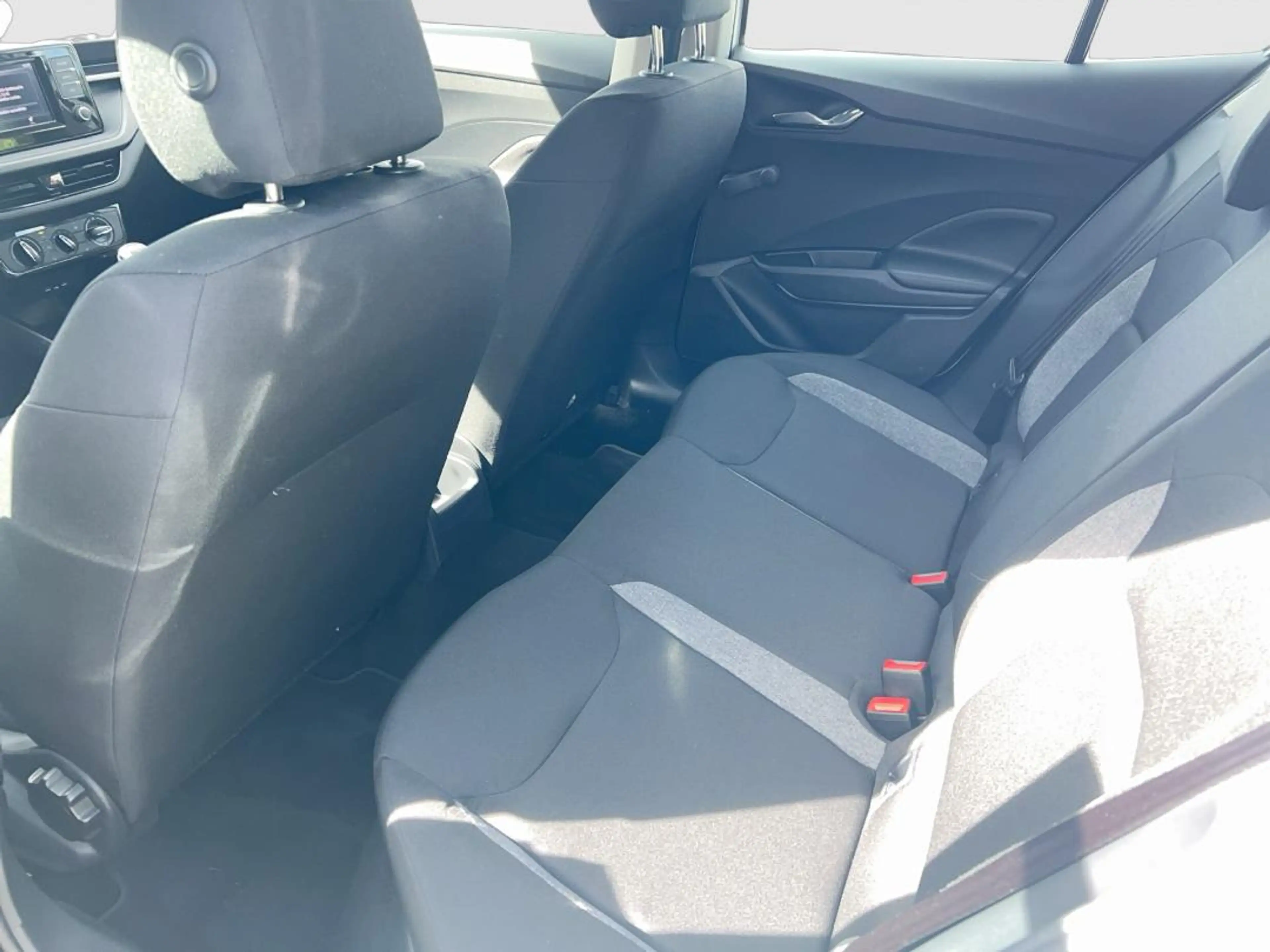 Skoda Fabia Active 1.0 80PS BT+PDC+SITZHEIZUNG+5-GANG — photo 12