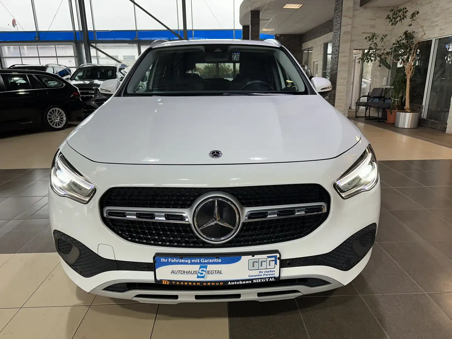 Mercedes-Benz GLA 220 d 4Matic Burmester LED DAB dig.Cockpit Blanc - 2