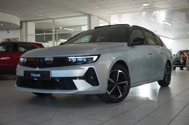 Opel Astra view 4