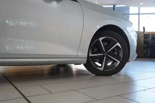 Opel Astra view 8