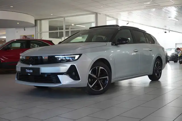Opel Astra view 3