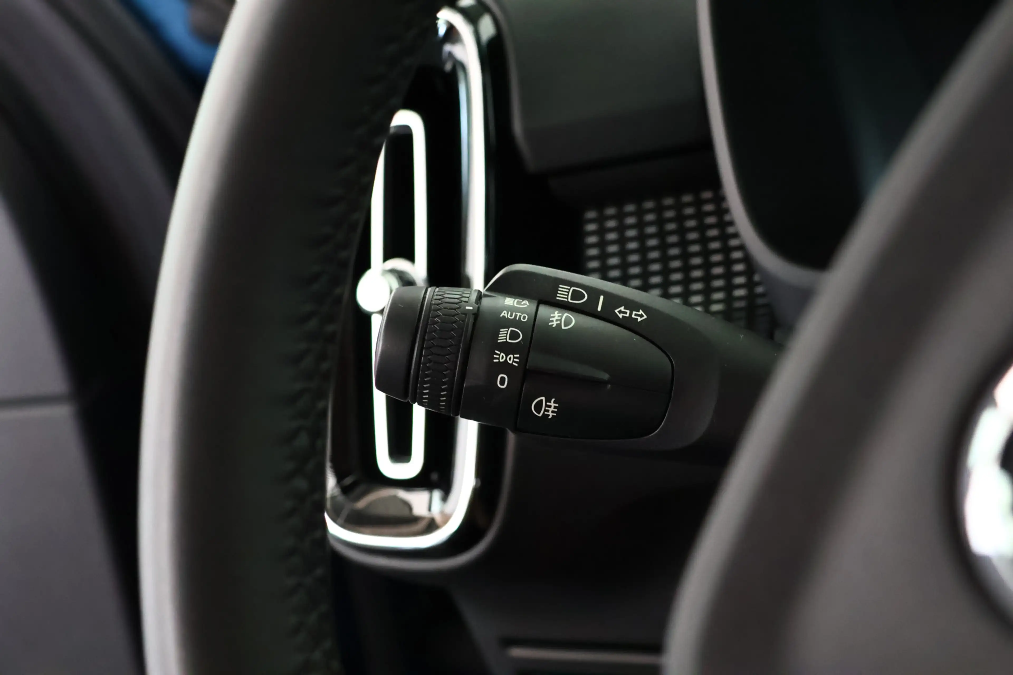 Volvo XC40 2.0 B4 AWD Ultimate Dark Pano / ACC / Harman Kardo — photo 29