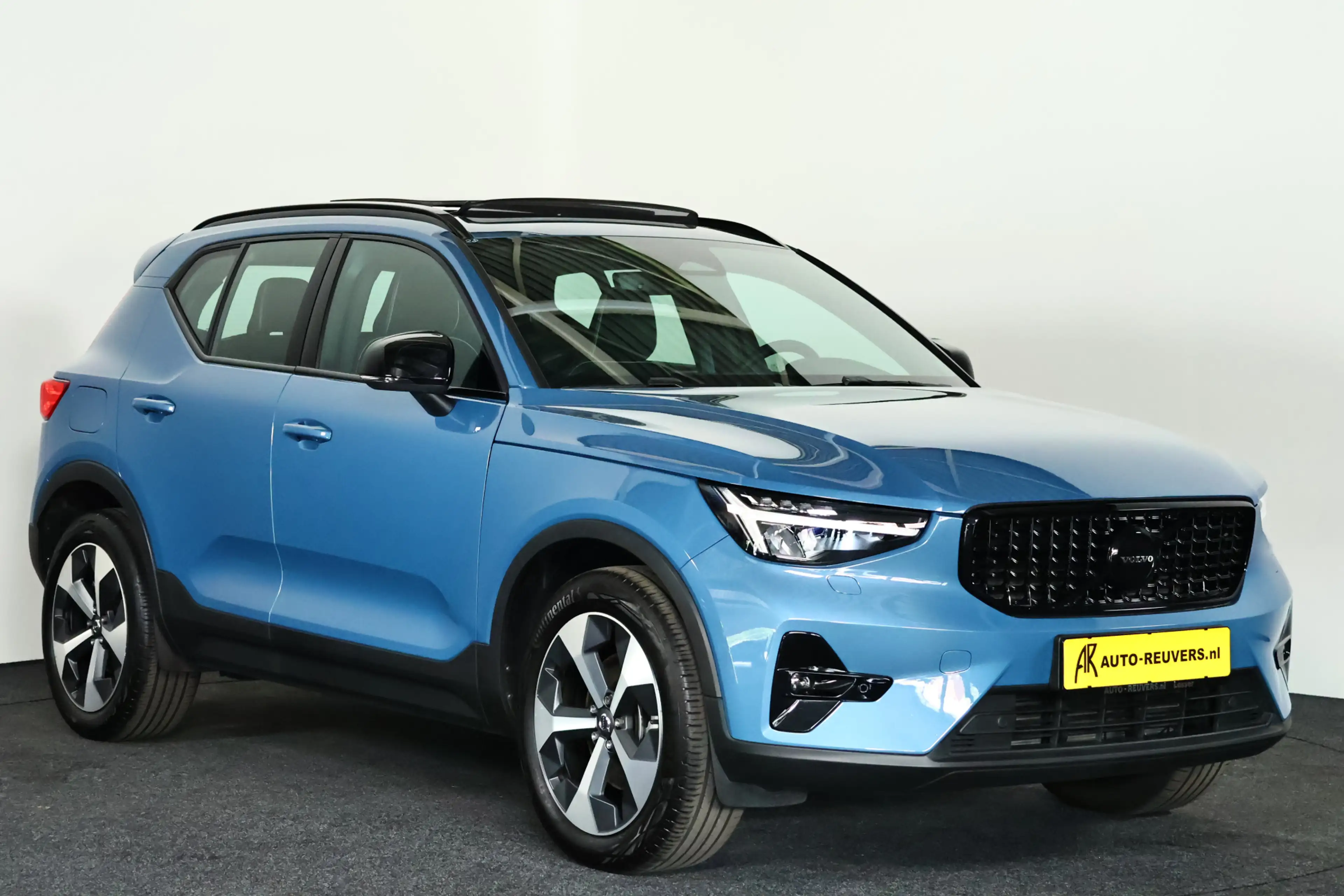Volvo XC40 2.0 B4 AWD Ultimate Dark Pano / ACC / Harman Kardo — photo 6
