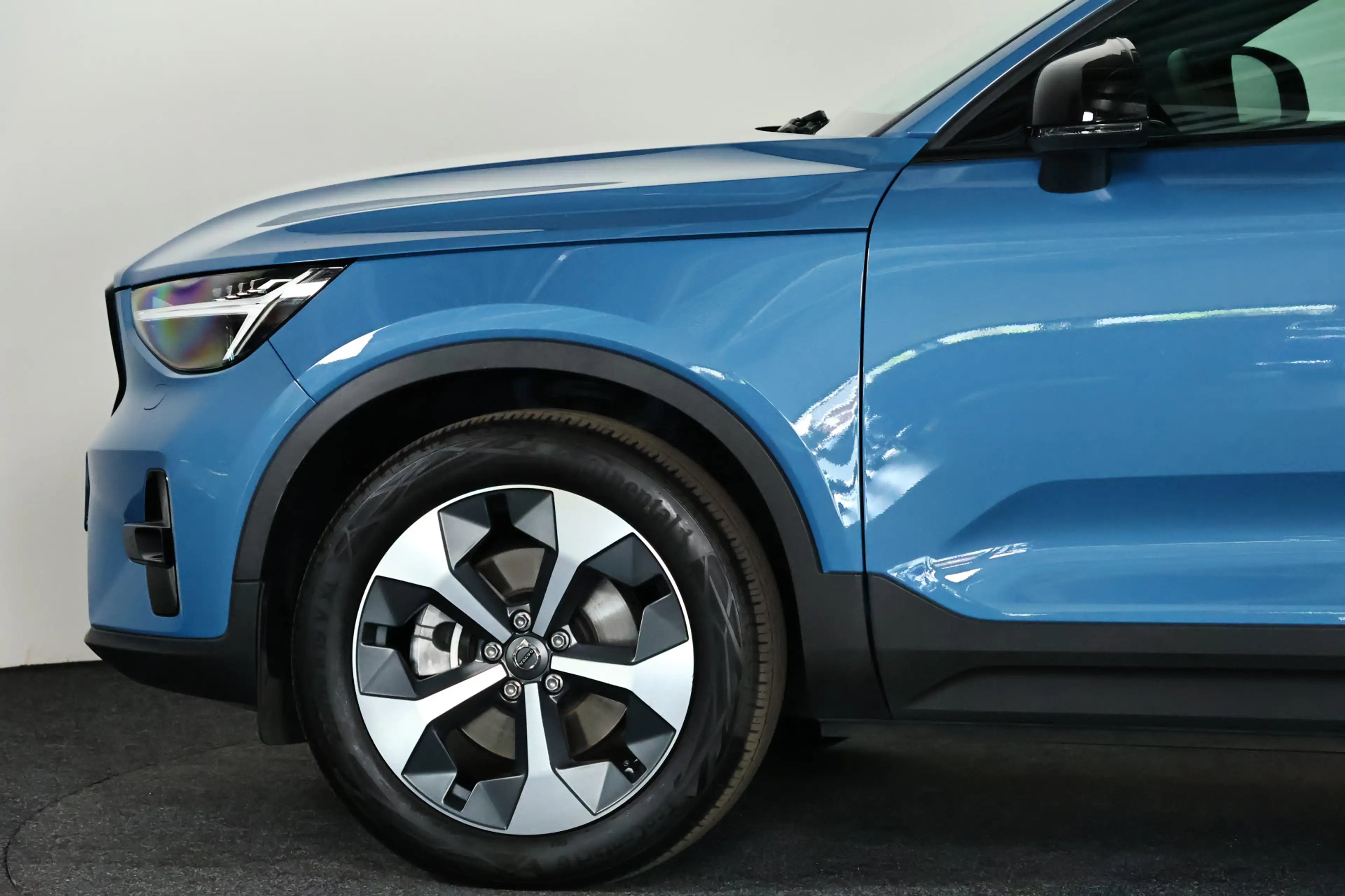 Volvo XC40 2.0 B4 AWD Ultimate Dark Pano / ACC / Harman Kardo — photo 34