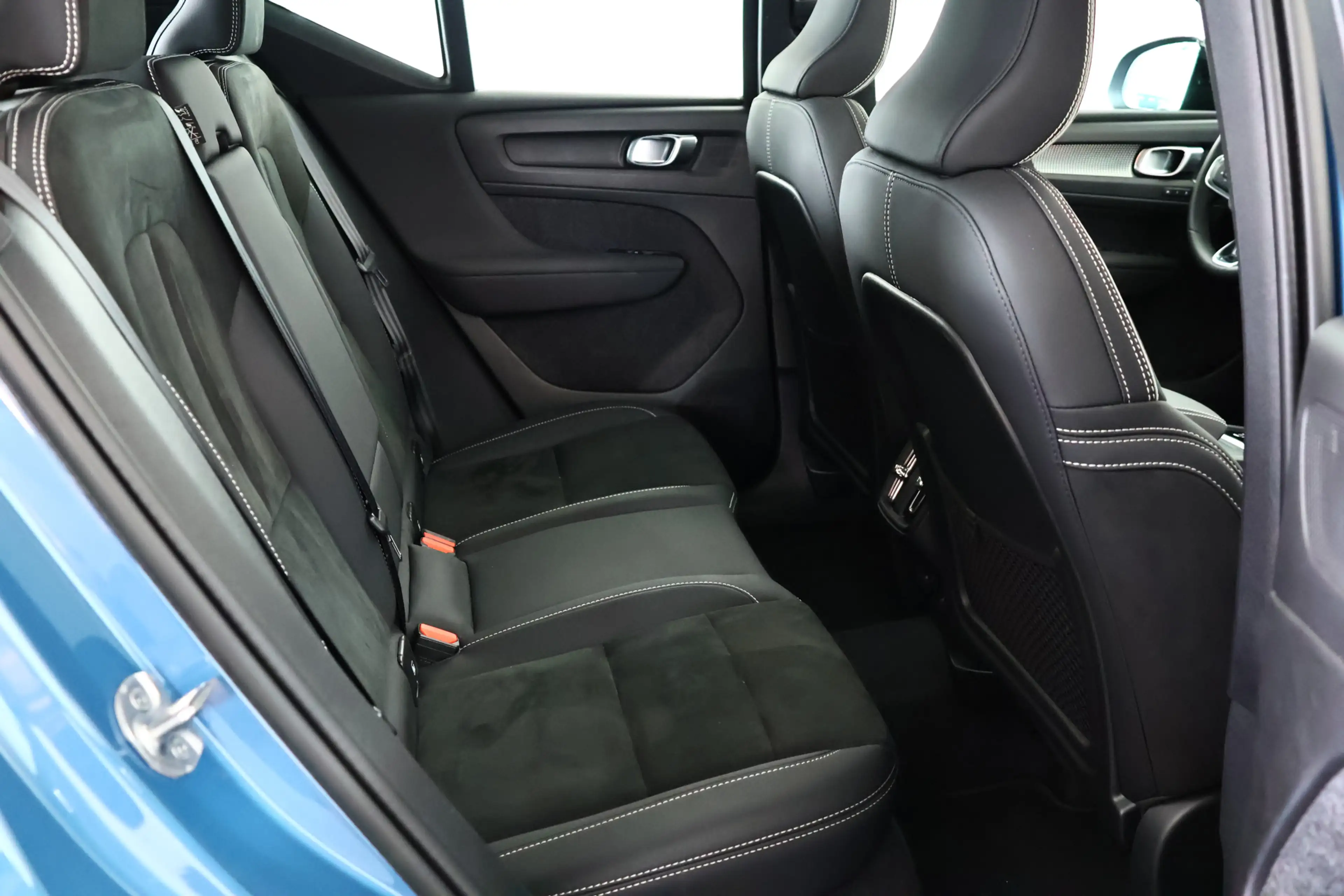 Volvo XC40 2.0 B4 AWD Ultimate Dark Pano / ACC / Harman Kardo — photo 16