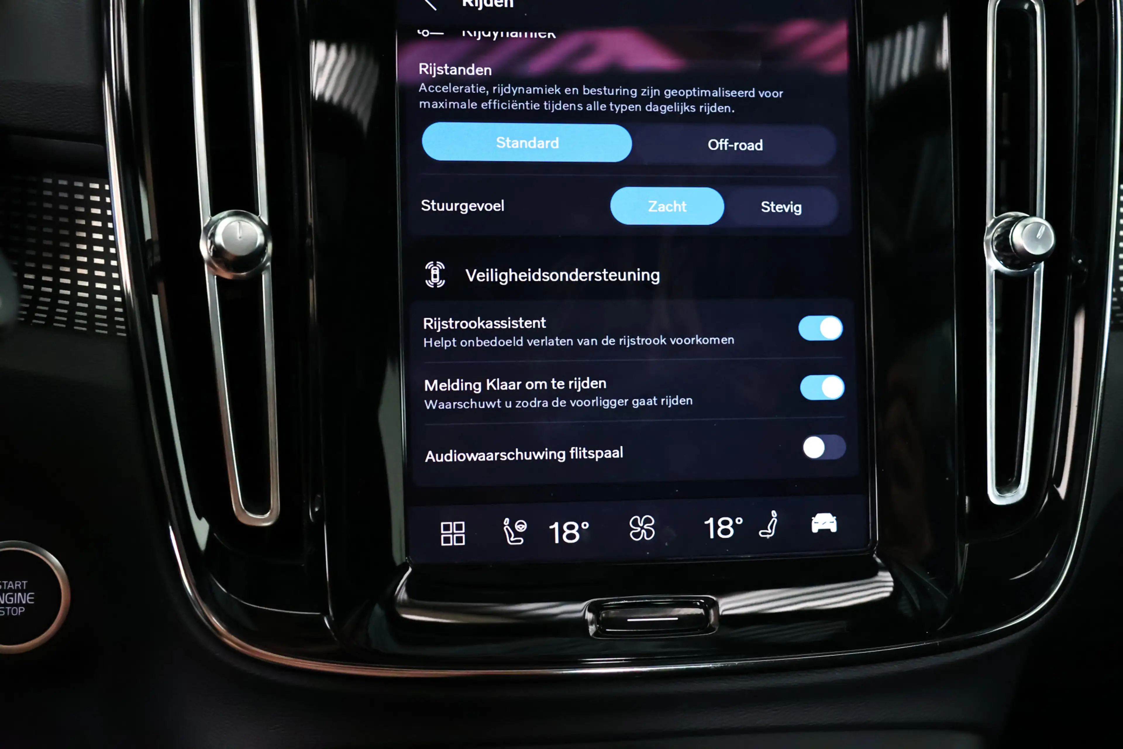 Volvo XC40 2.0 B4 AWD Ultimate Dark Pano / ACC / Harman Kardo — photo 25