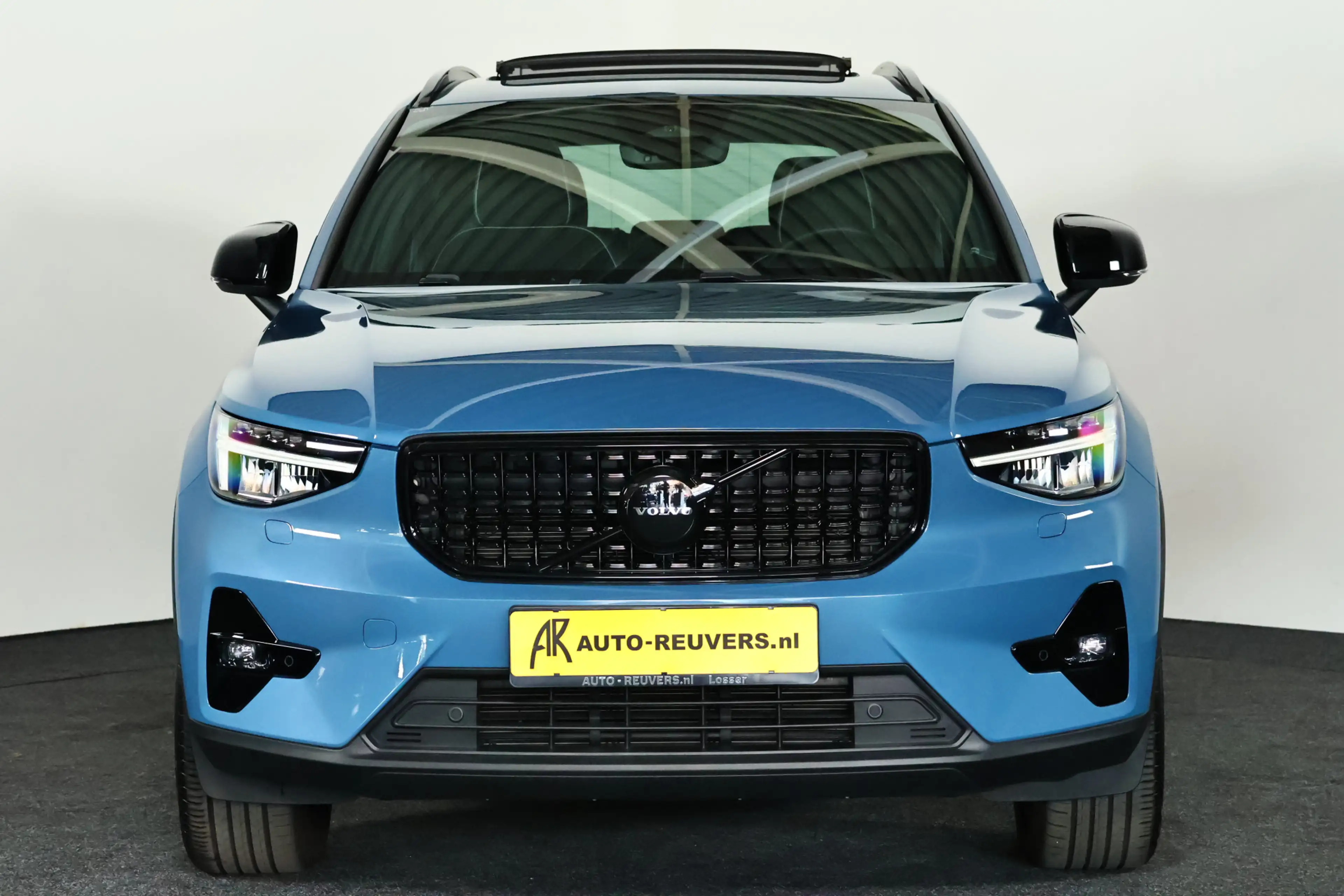 Volvo XC40 2.0 B4 AWD Ultimate Dark Pano / ACC / Harman Kardo — photo 9
