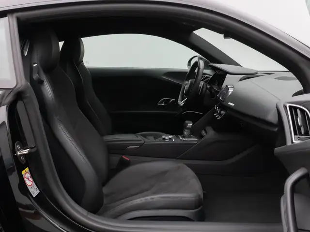Audi R8 view 26
