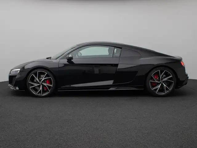 Audi R8 view 11