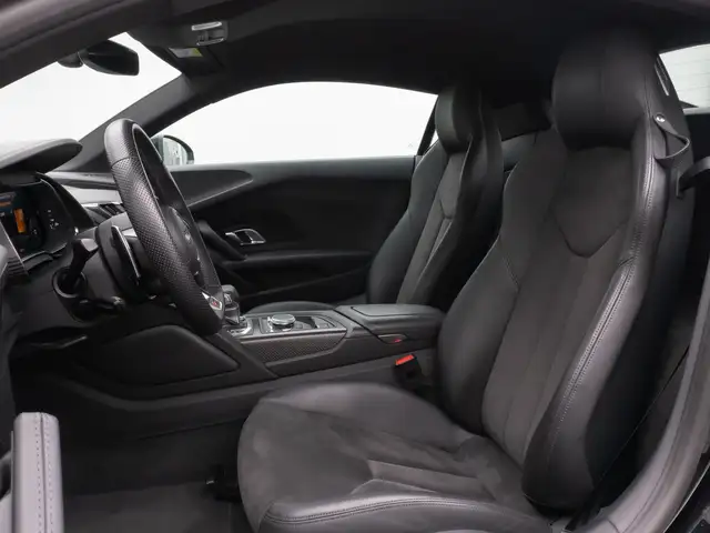 Audi R8 view 30