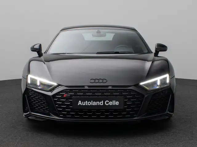 Audi R8 view 2