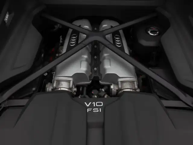 Audi R8 view 13
