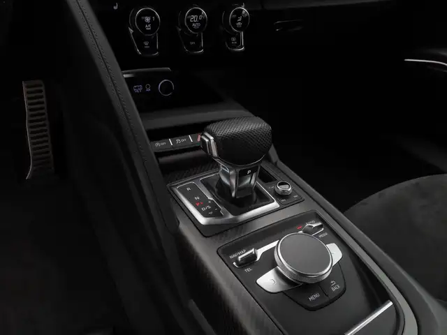 Audi R8 view 24