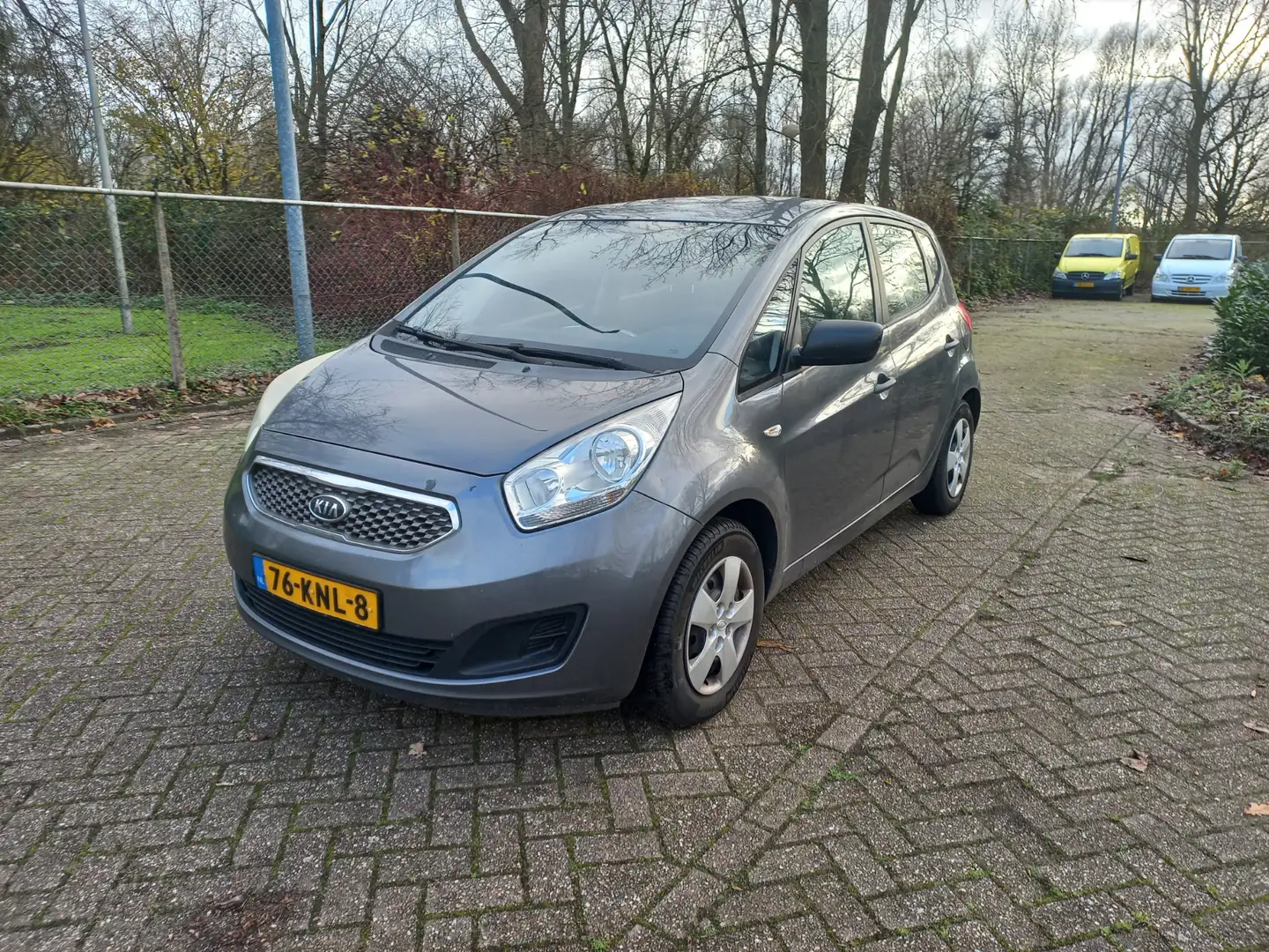 Kia Venga 1.4 CVVT X-traAirco 5drs NAP Airco Gris - 1