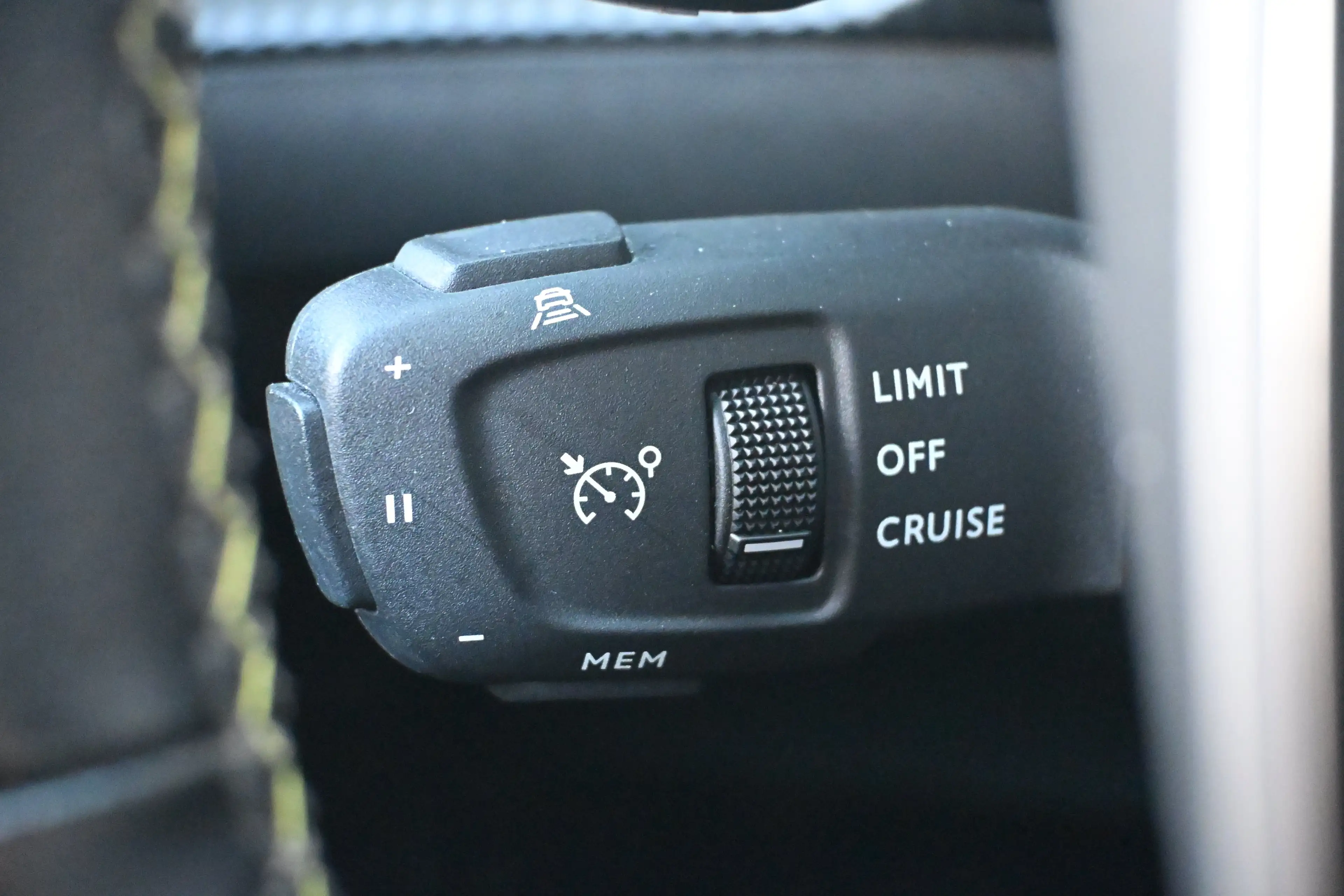 Peugeot 2008 1.2 PureTech GT 155pk | Schuif-/Kanteldak | Adapti — photo 14