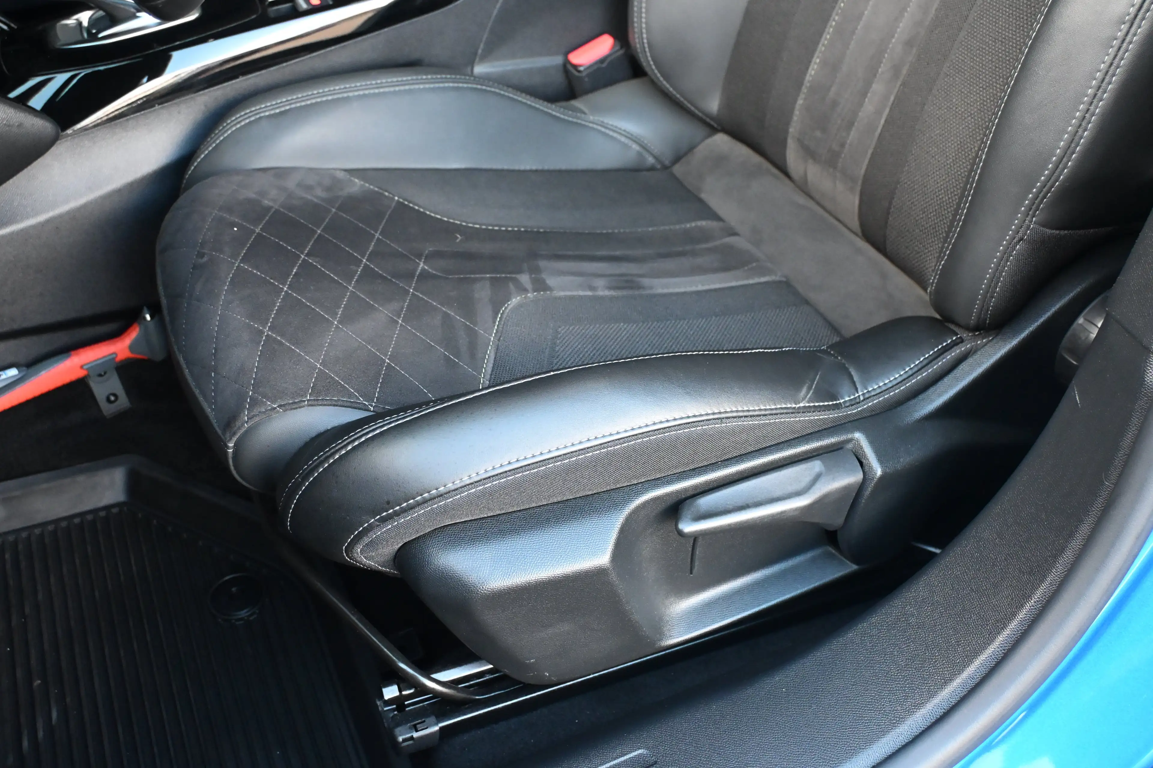 Peugeot 2008 1.2 PureTech GT 155pk | Schuif-/Kanteldak | Adapti — photo 7
