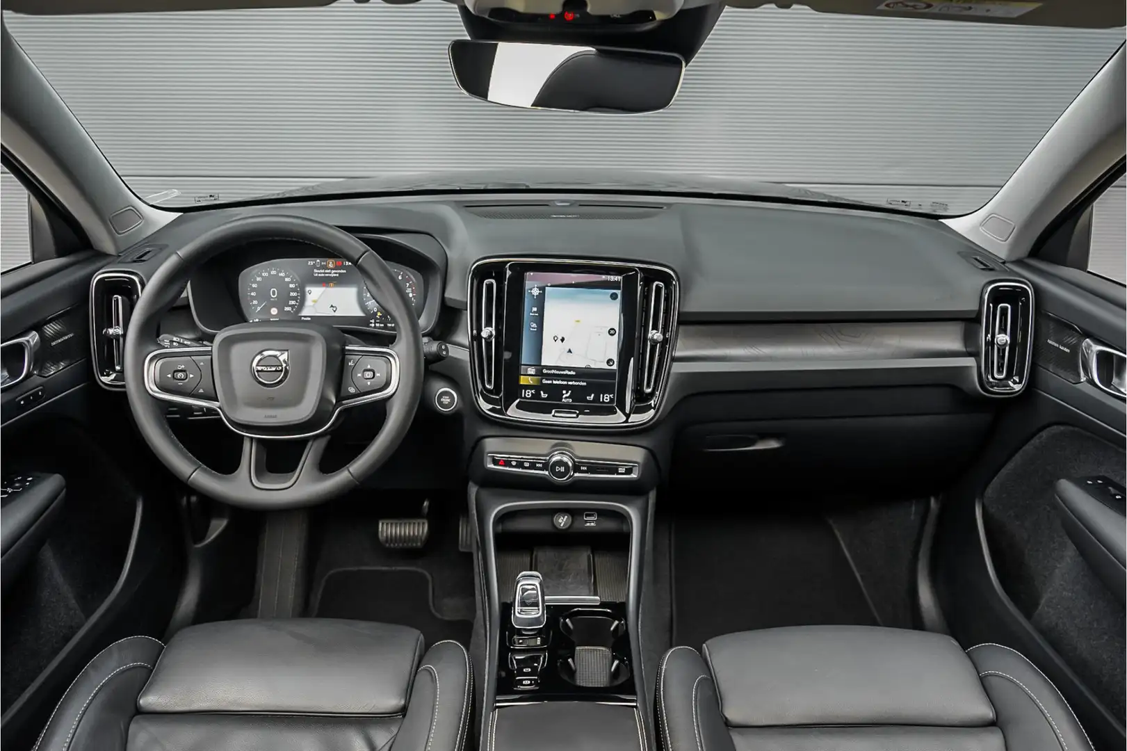 Volvo XC40 1.5 T5 Recharge Ultimate Bright Pano Leder H/K Mem Black - 2